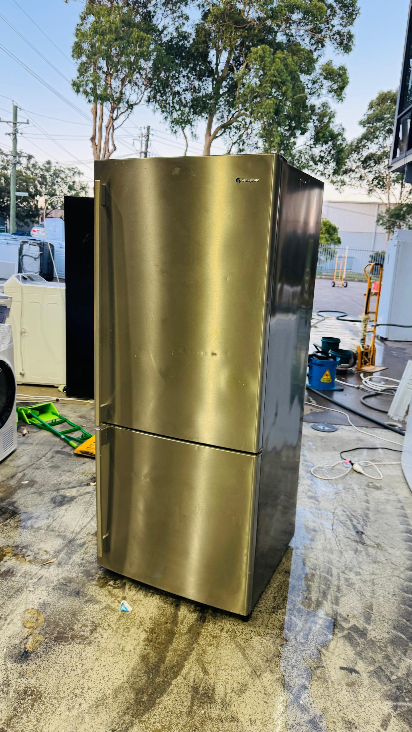 WESTINGHOUSE 420 LITRES FRIDGE FREEZER