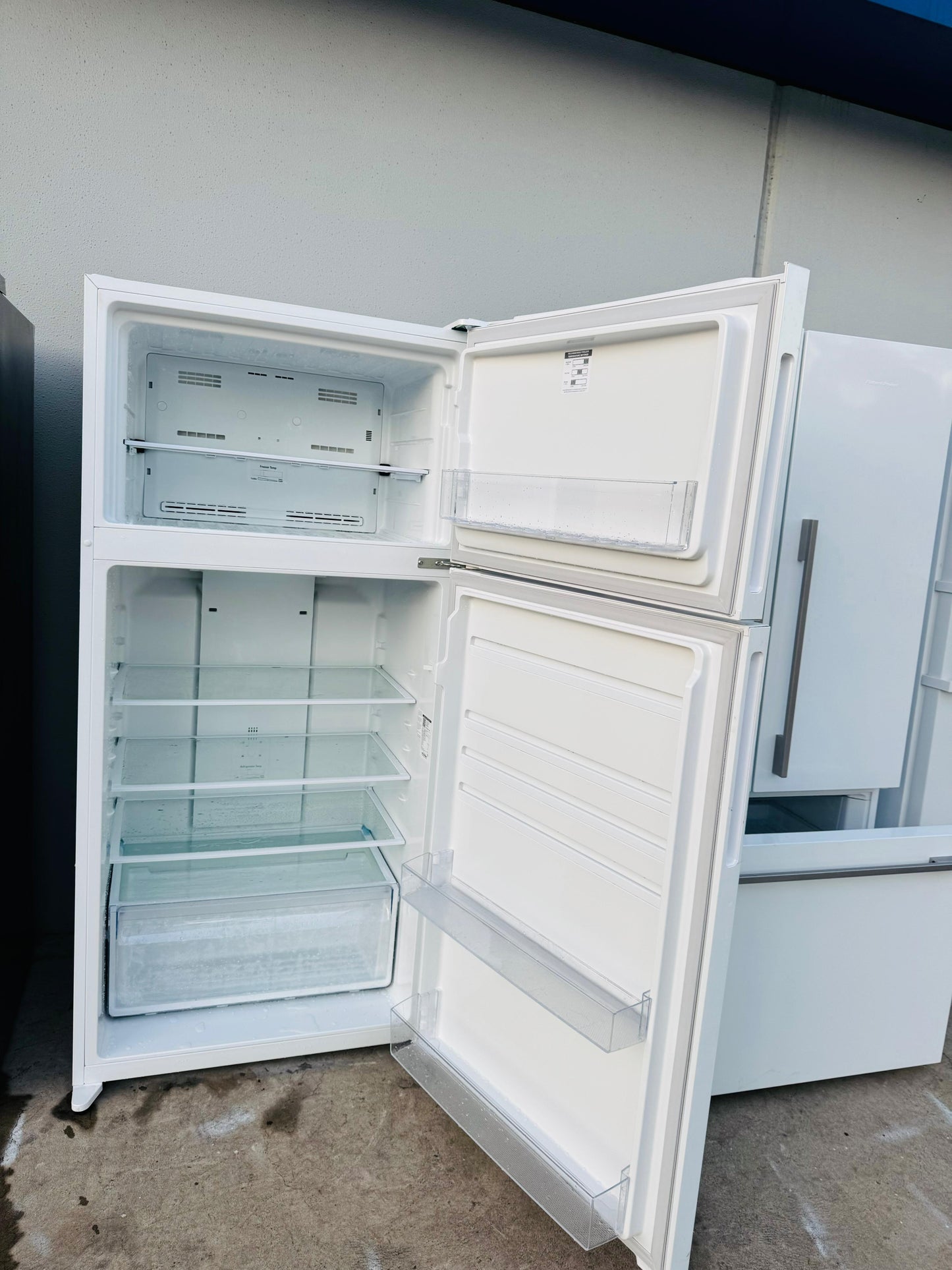 KELVINATOR 536 LITRES FRIDGE FREEZER