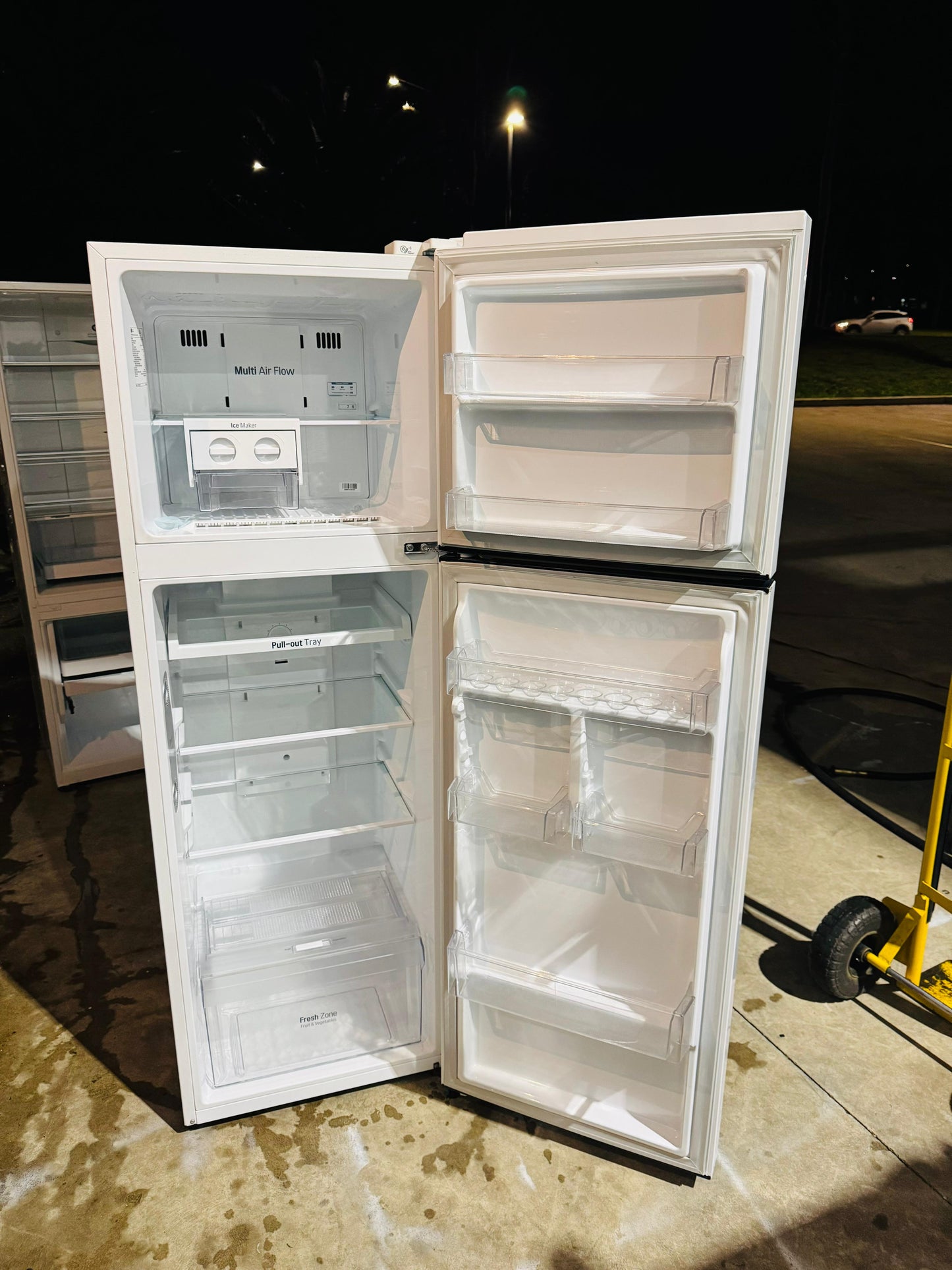 LG 279 LITRES FRIDGE FREEZER