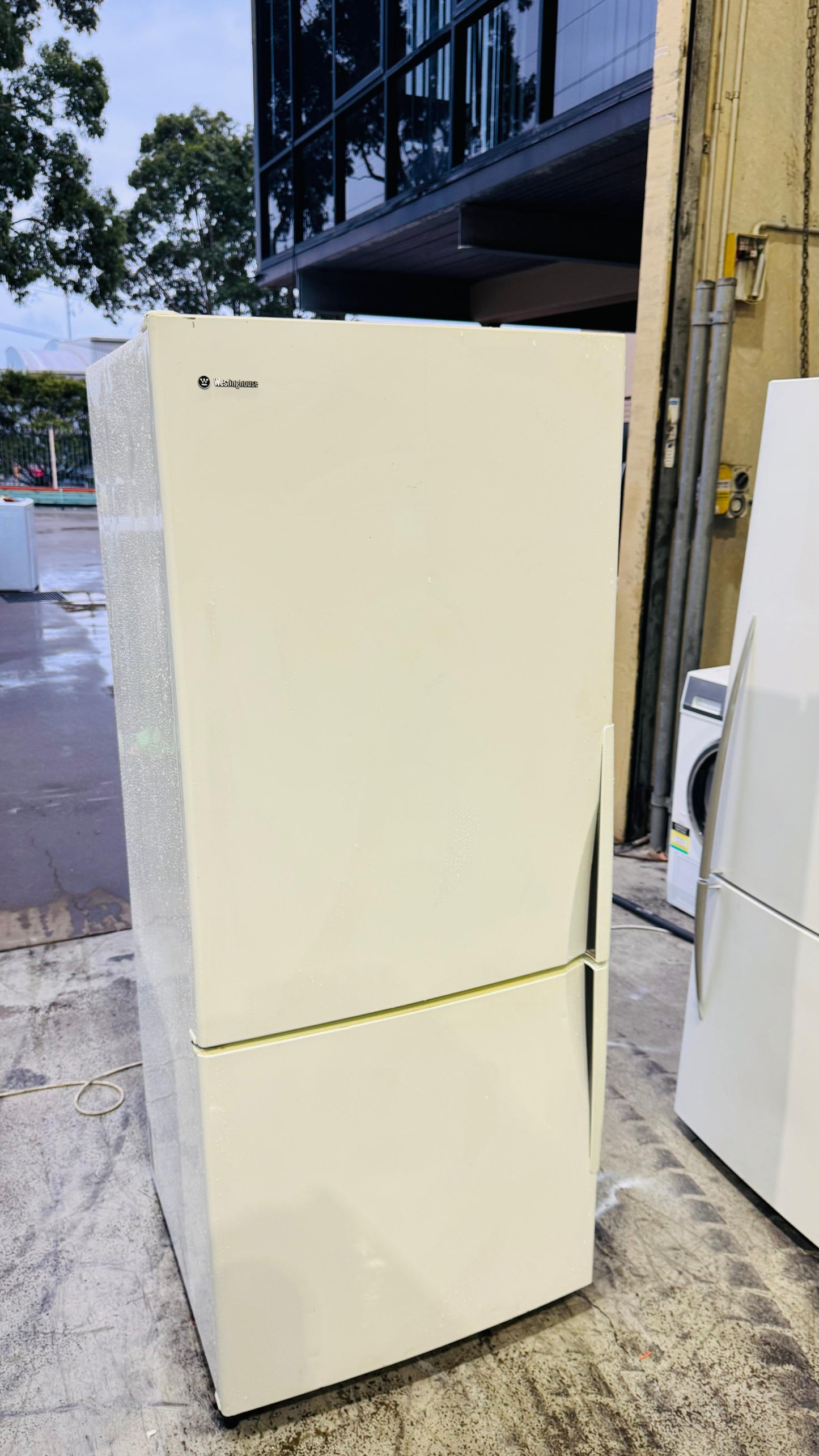 WESTINGHOUSE 430 LITRES FRIDGE FREEZER