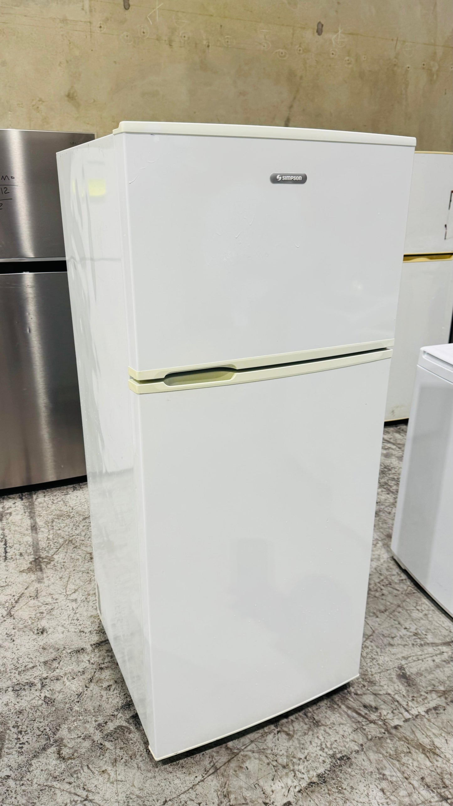 KELVINATOR 420 LITRES FRIDGE FREEZER