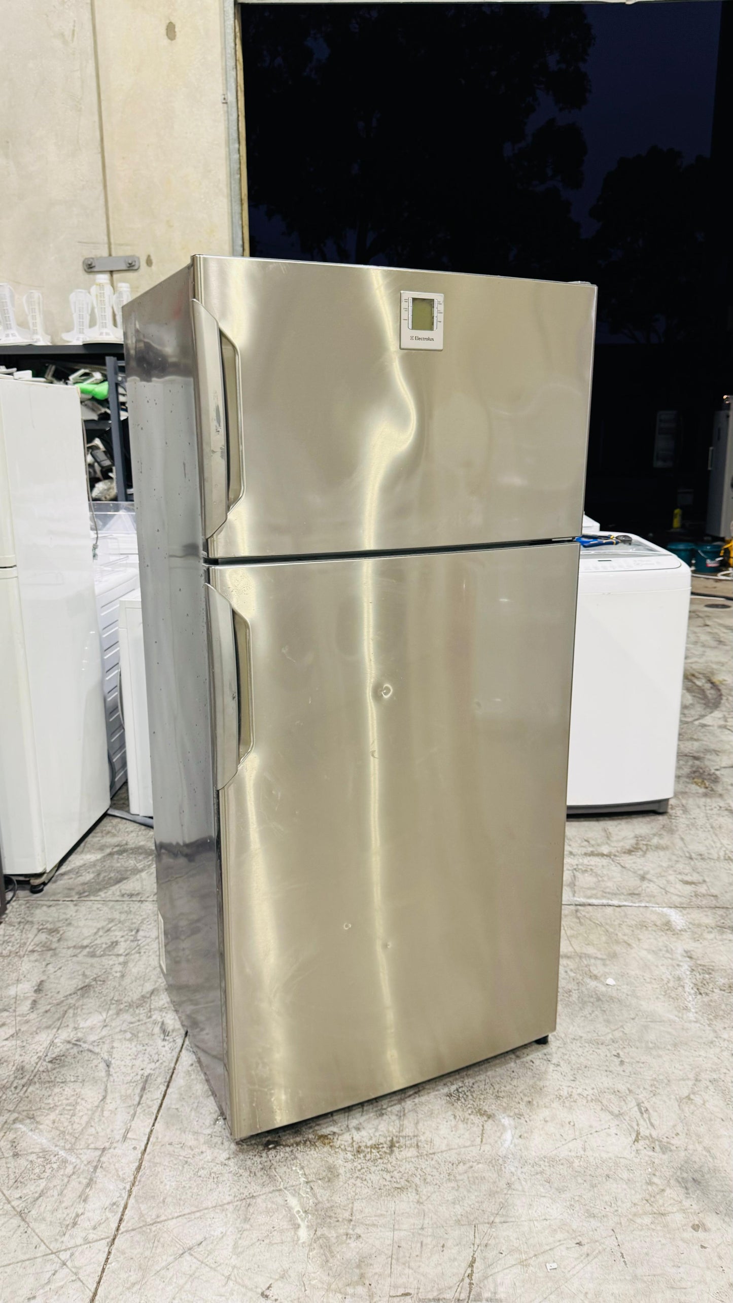 ELECTROLUX 520 LITRES FRIDGE FREEZER
