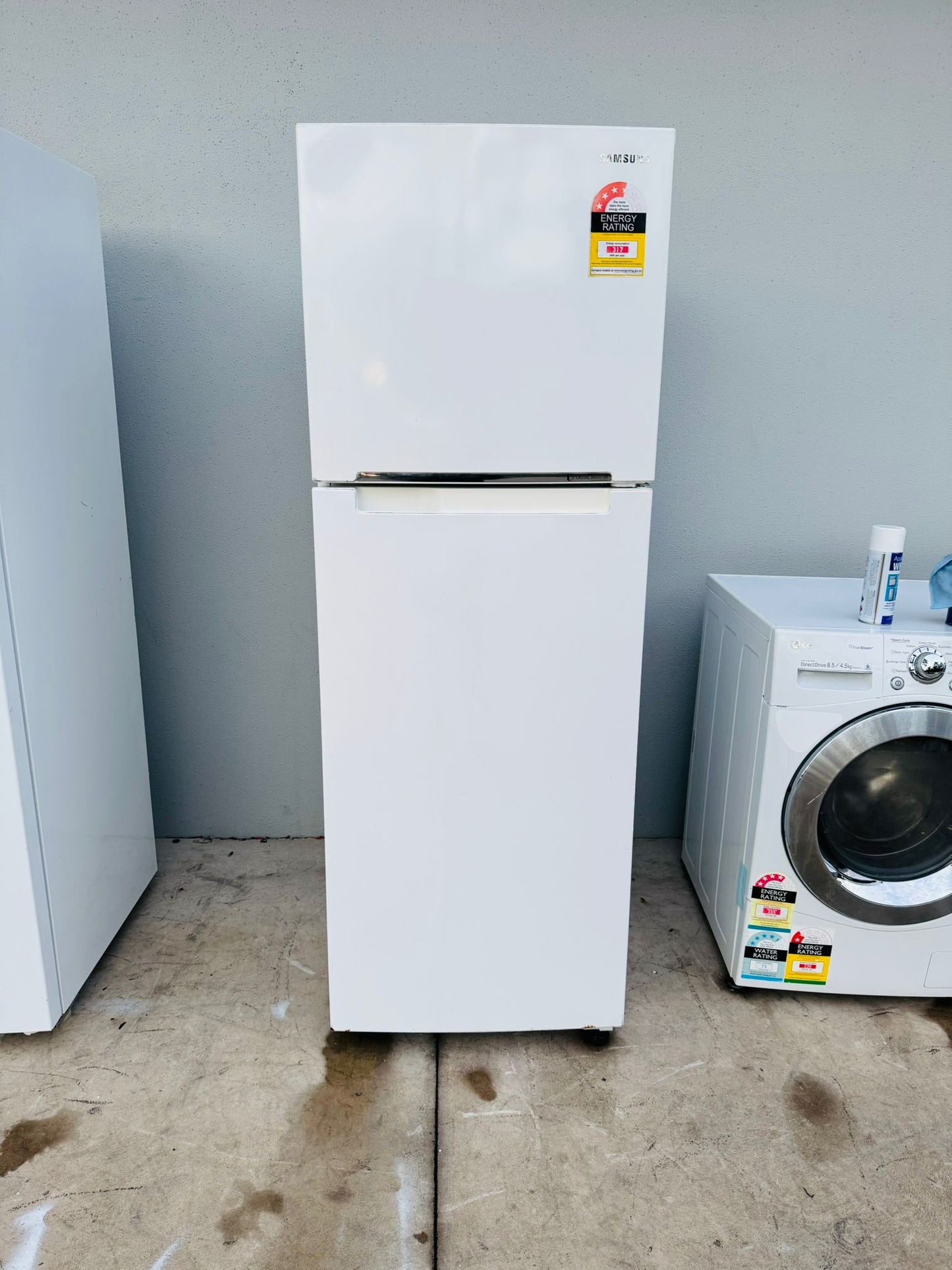 SAMSUNG 341 LITRES FRIDGE FREEZER
