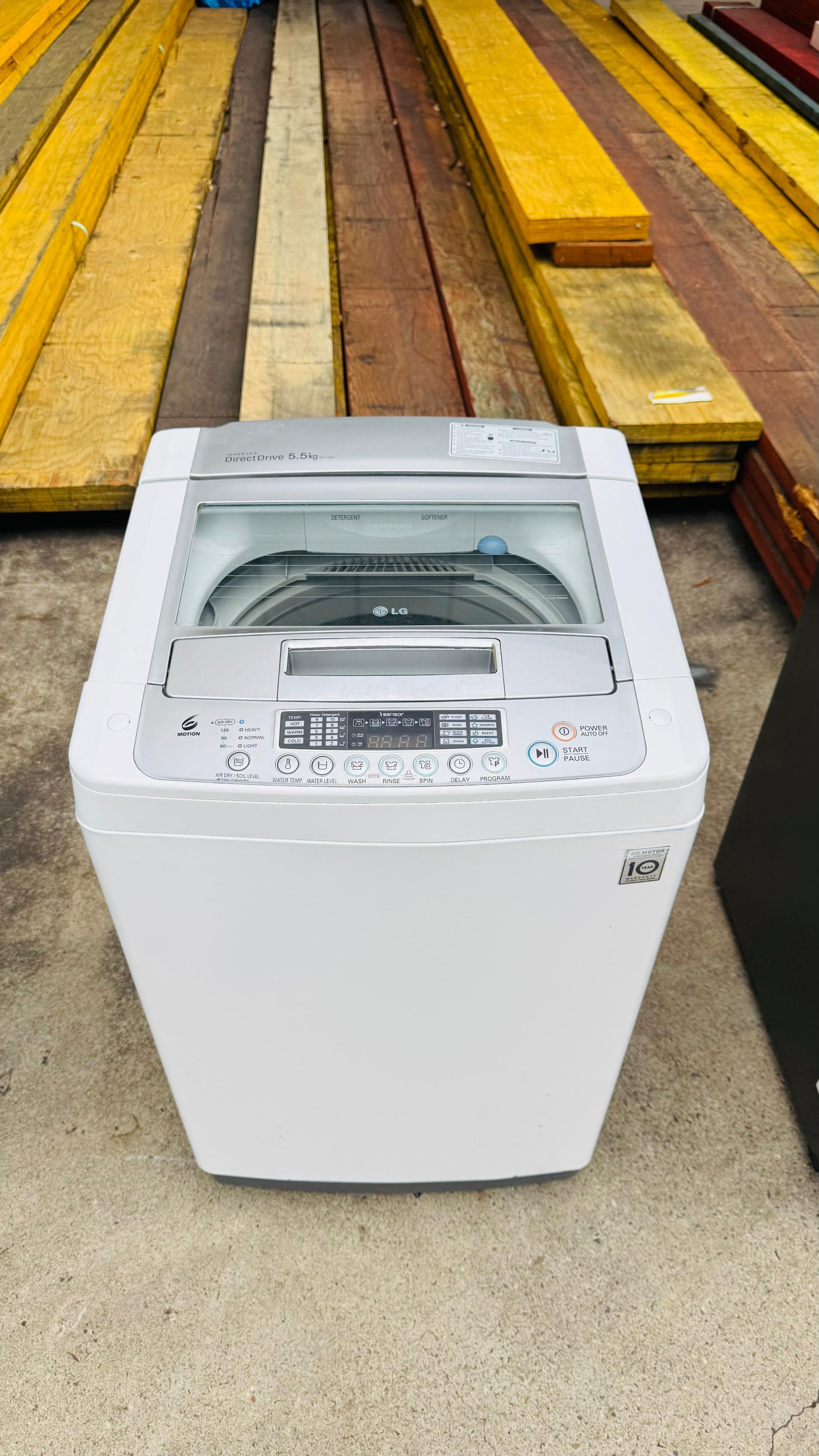 LG 5.5KGS TOP LOADER WASHING MACHINE