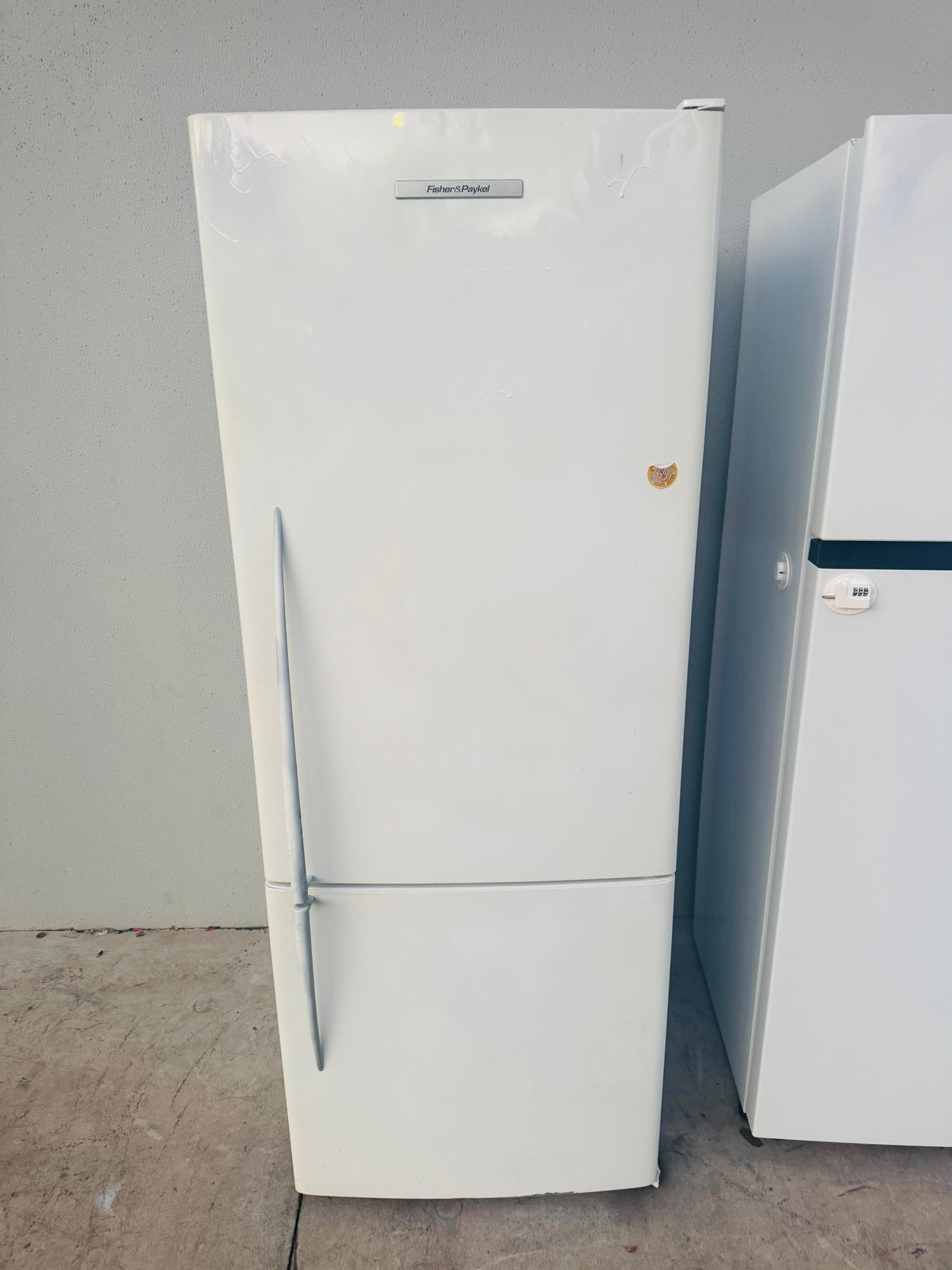 FISHER AND PAYKEL 403 LITRES FRIDGE FREEZER