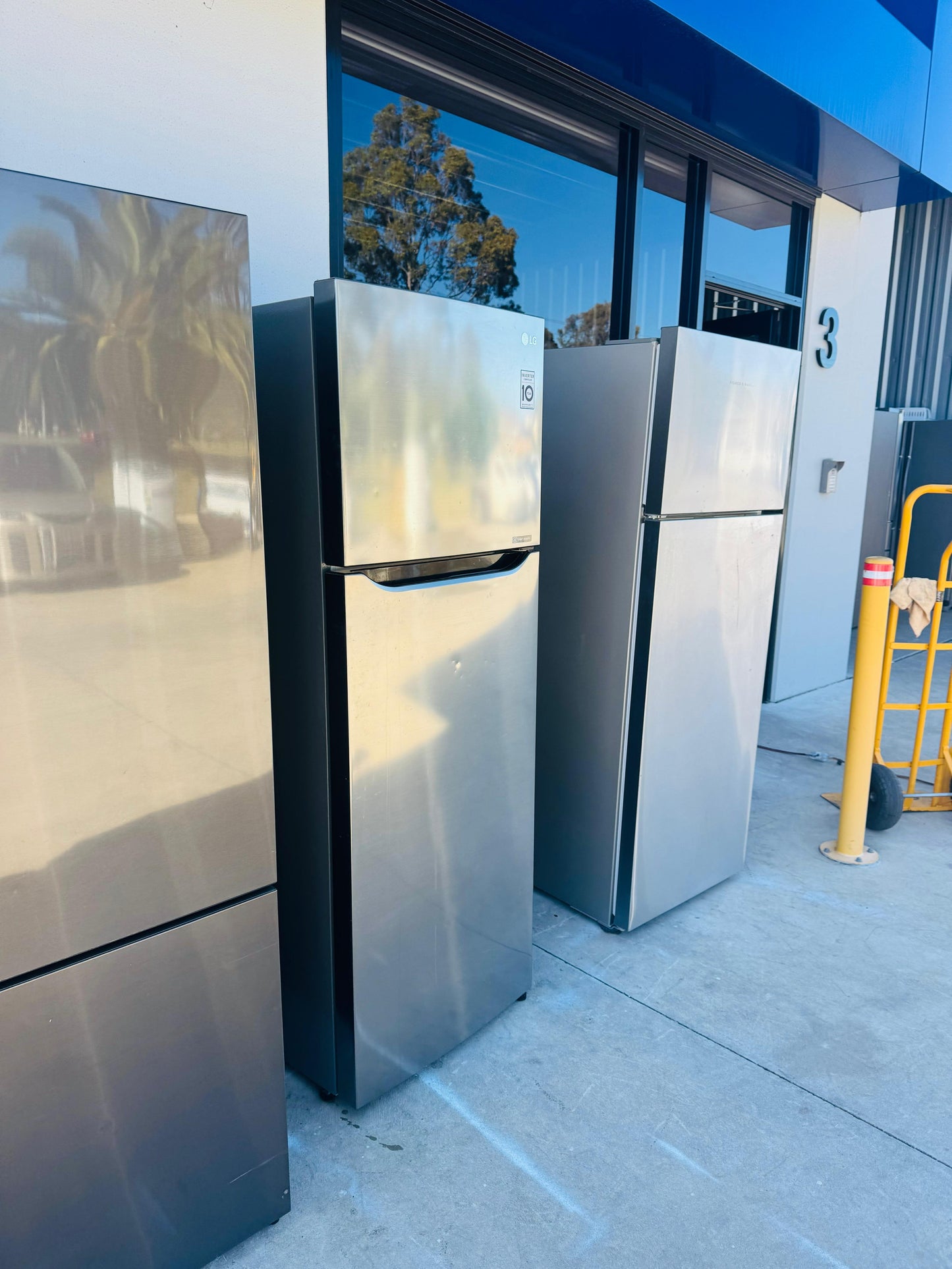 LG 332 LITRES FRIDGE AND FREEZER