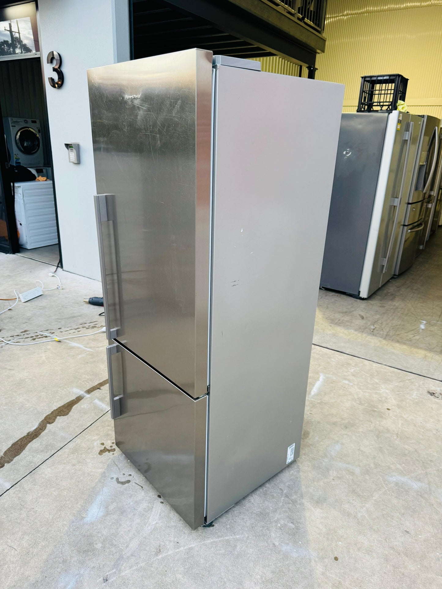 FISHER AND PAYKEL 403 LITRES FRIDGE FREEZER