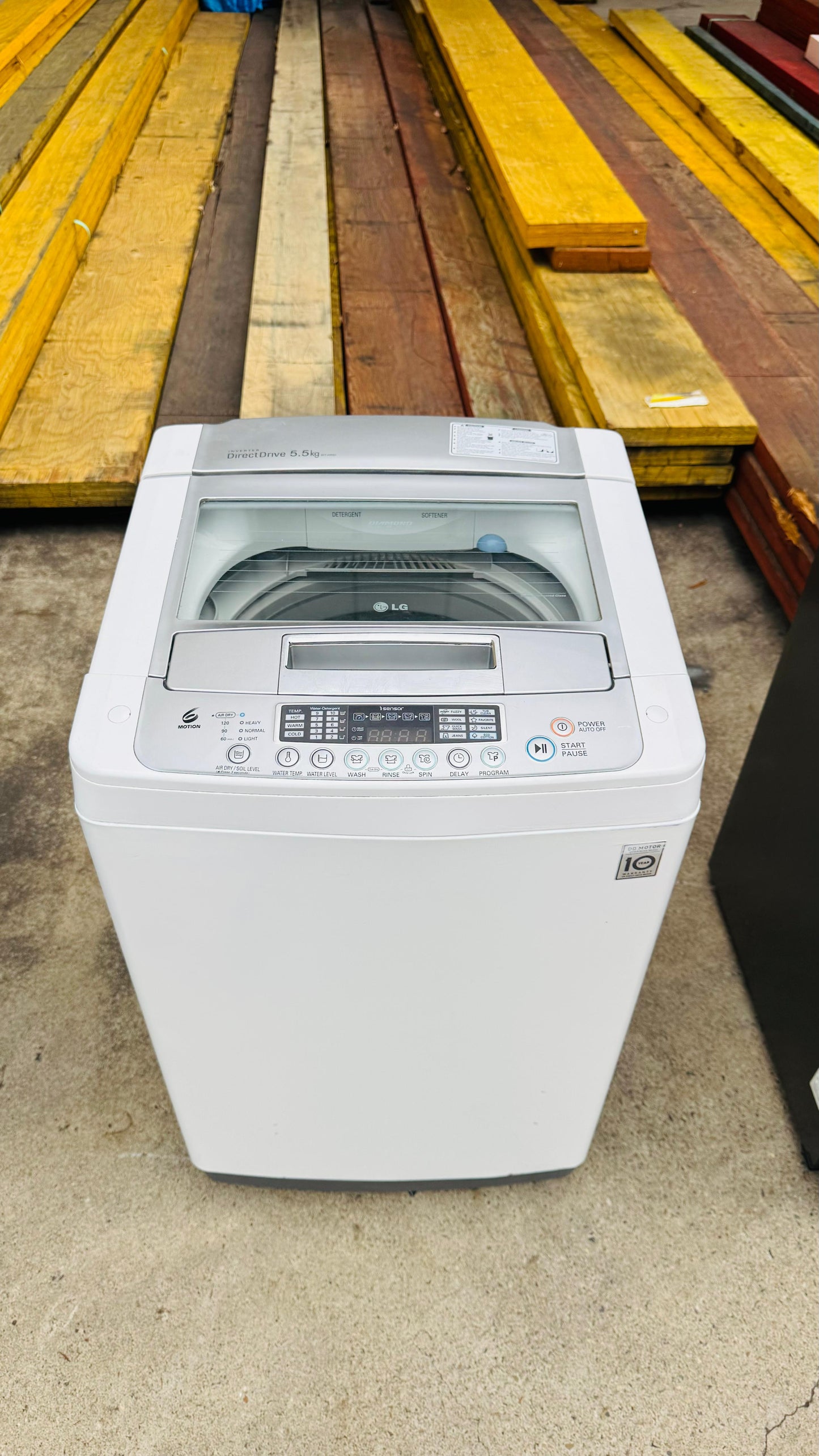 LG 5.5KGS TOP LOADER WASHING MACHINE