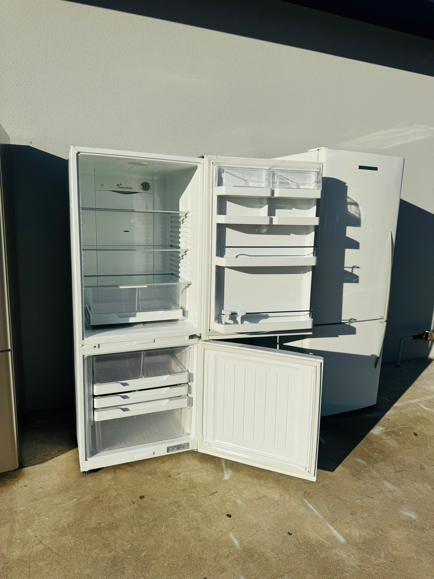 FISHER AND PAYKEL 373 LITRES FRIDGE FREEZER