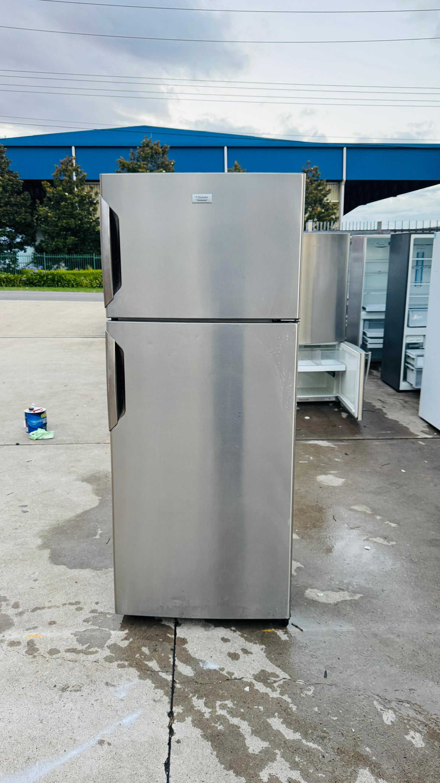 ELECTROLUX 390 LITRES FRIDGE FREEZER