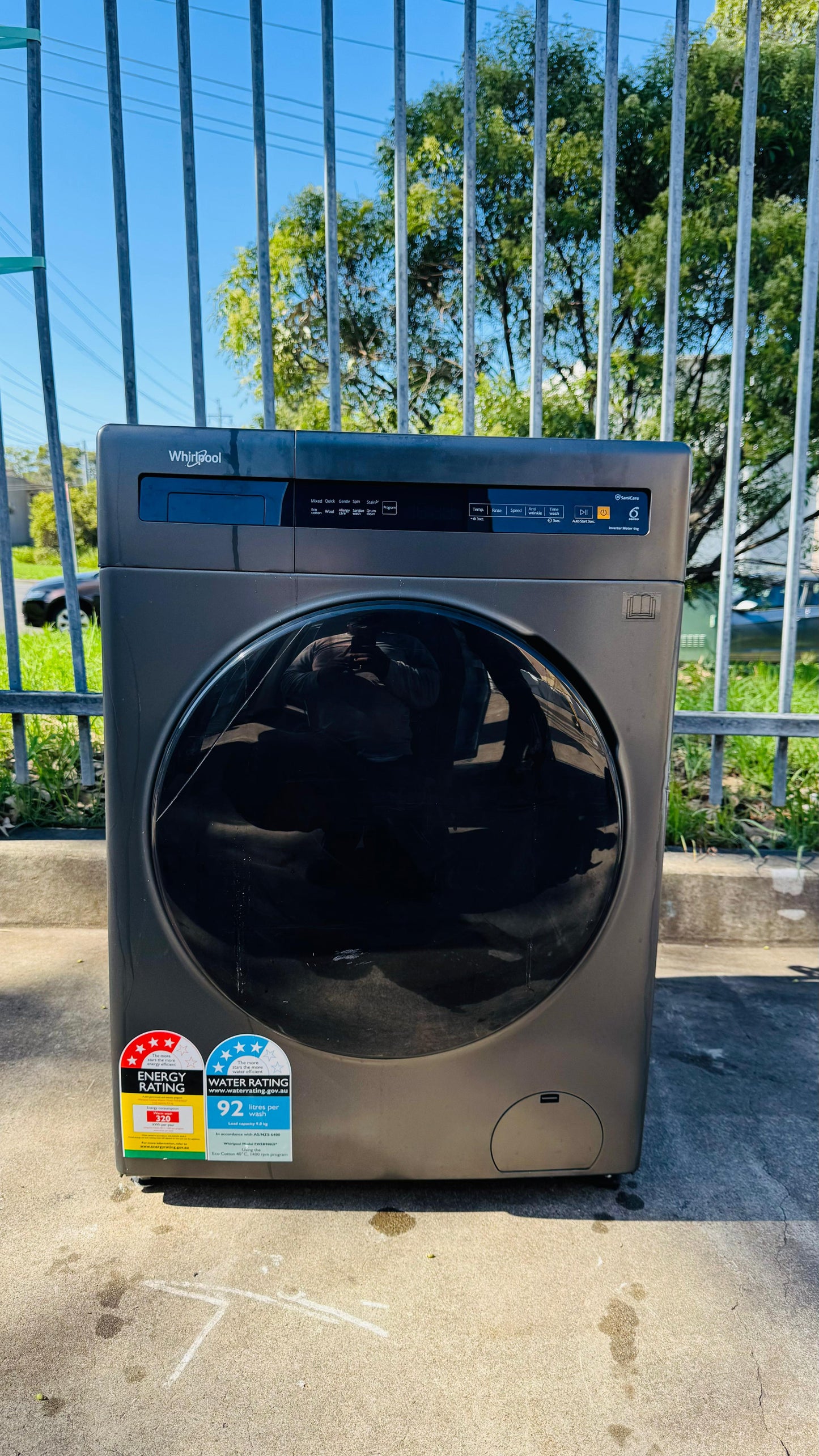 WHIRLPOOL 9KGS FRONT LOADER WASHING MACHINE