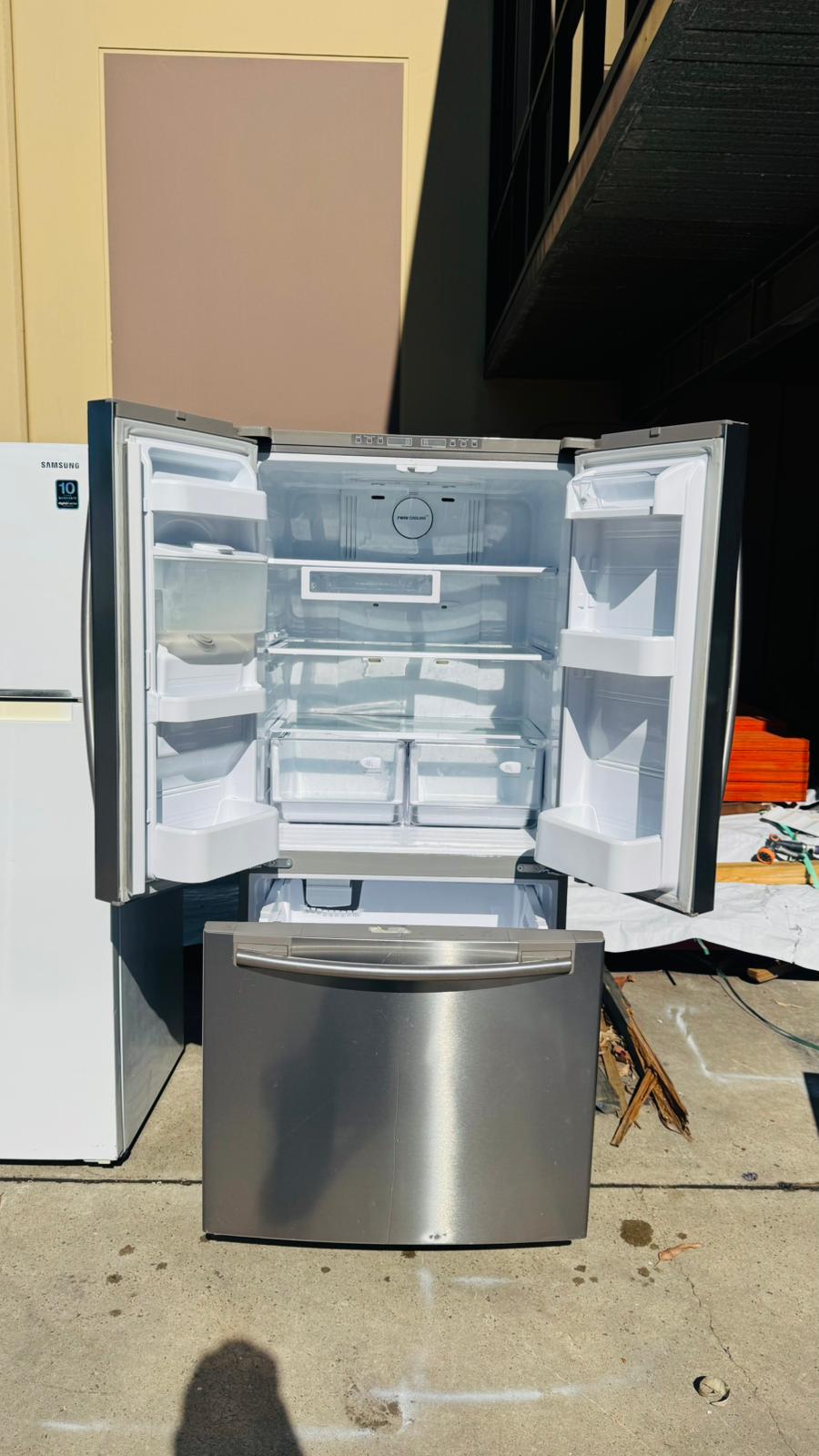 SAMSUNG 579 LITRES FRENCH DOOR FRIDGE FREEZER