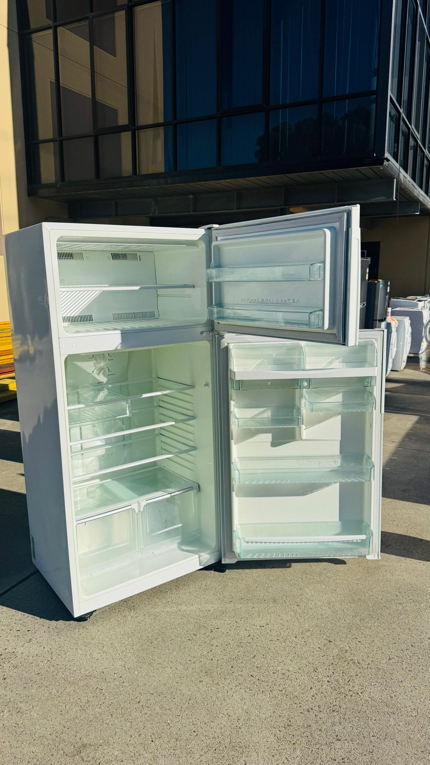 WESTINGHOUSE 520 LITRES FRIDGE FREEZER
