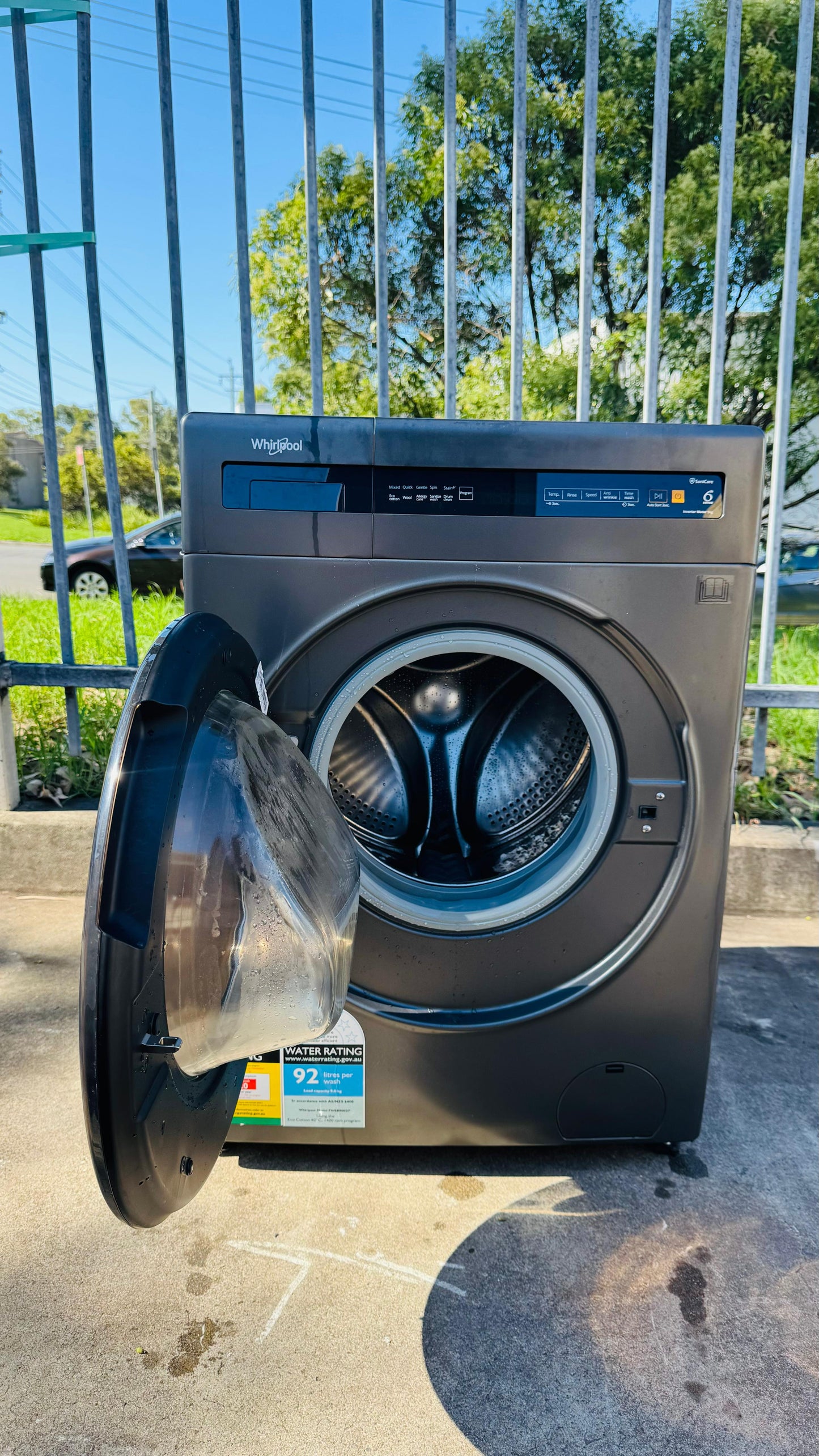 WHIRLPOOL 9KGS FRONT LOADER WASHING MACHINE