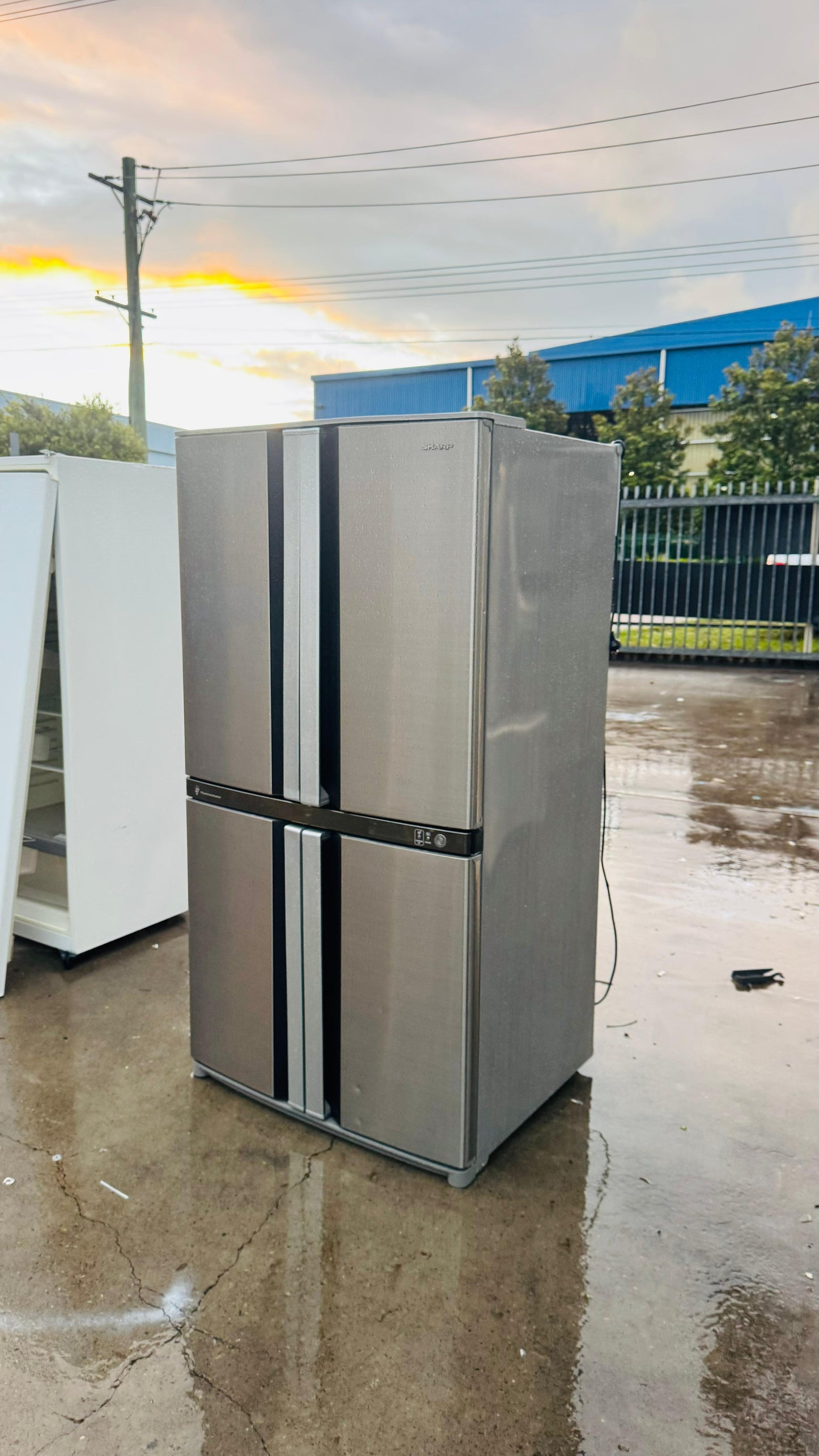 SHARP QUAD DOOR 602 LITRES FRIDGE FREEZER