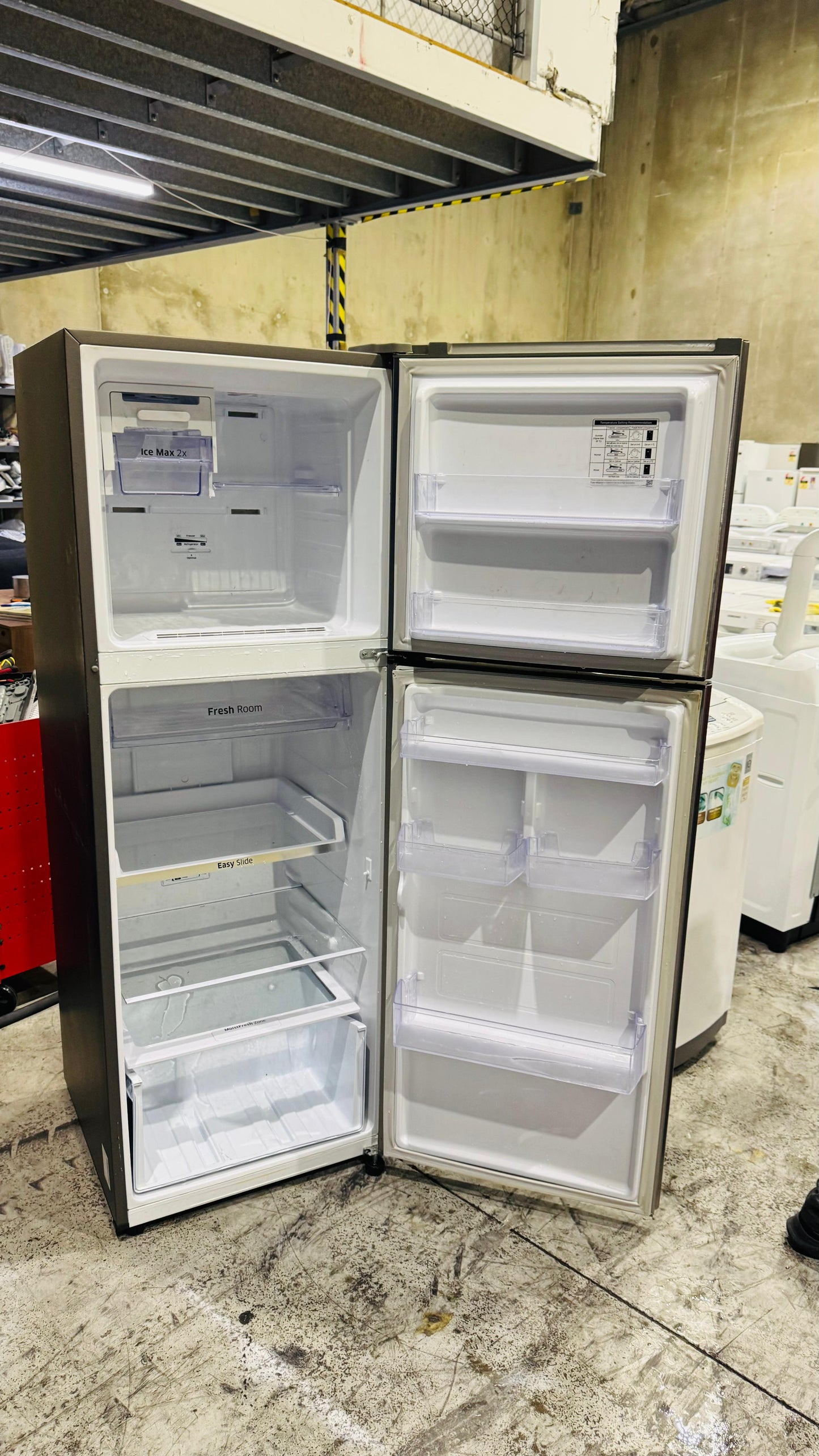 SAMSUNG 341 LITRES FRIDGE FREEZER