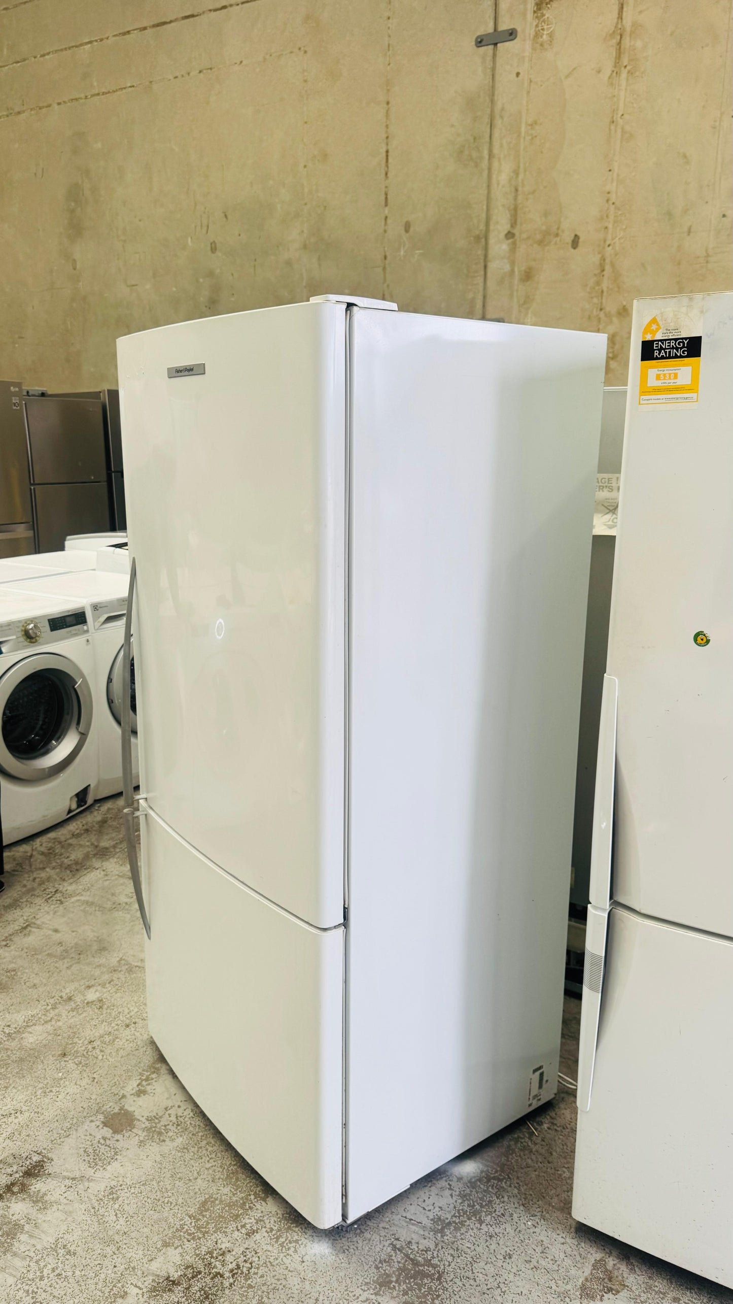 FISHER AND PAYKEL 519 LITRES FRIDGE FREEZER