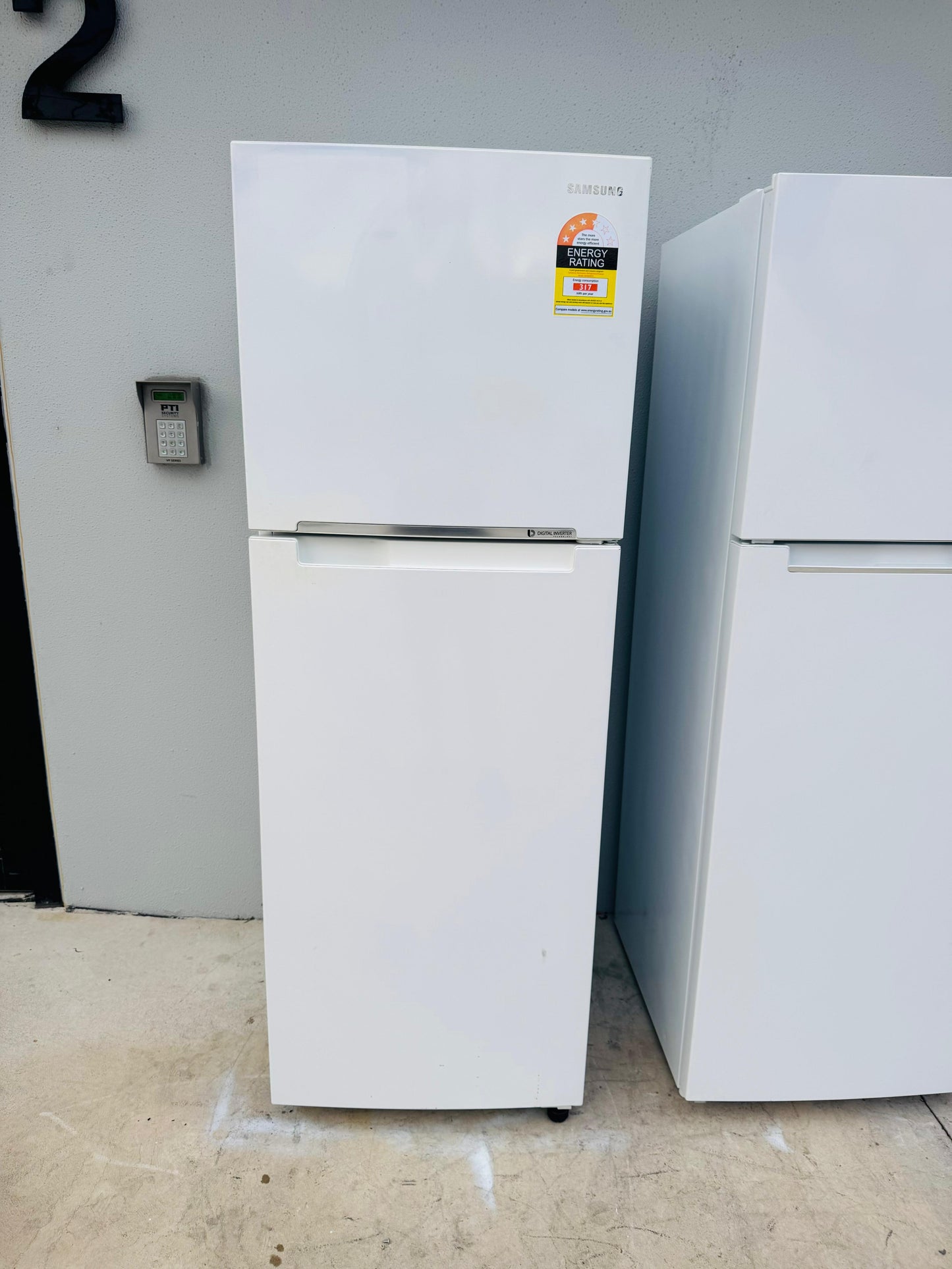 SAMSUNG 343 LITRES FRIDGE FREEZER
