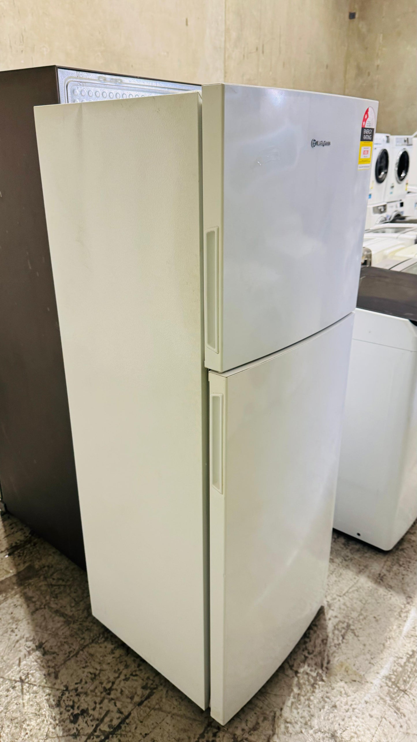 WESTINGHOUSE 340 LITRES FRIDGE FREEZER