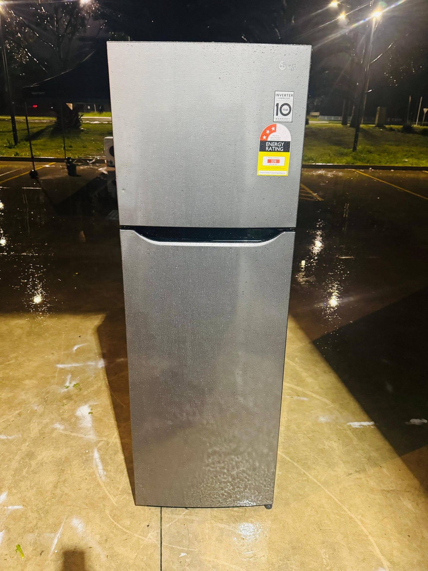 LG 279 LITRES FRIDGE FREEZER
