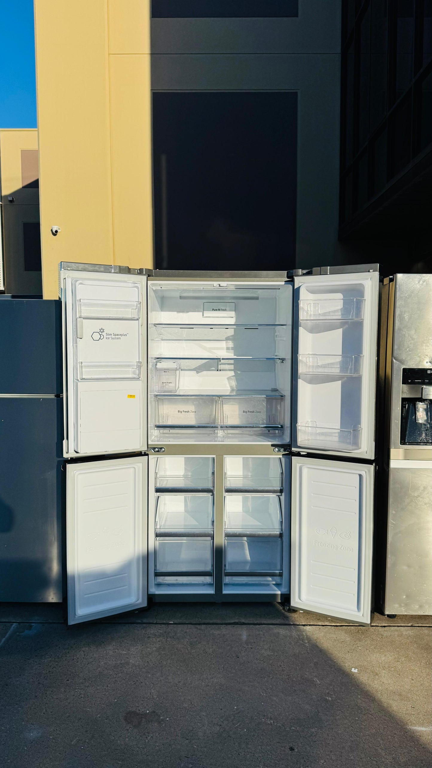 LG 570 LITRES QUAD DOOR FRIDGE FREEZER