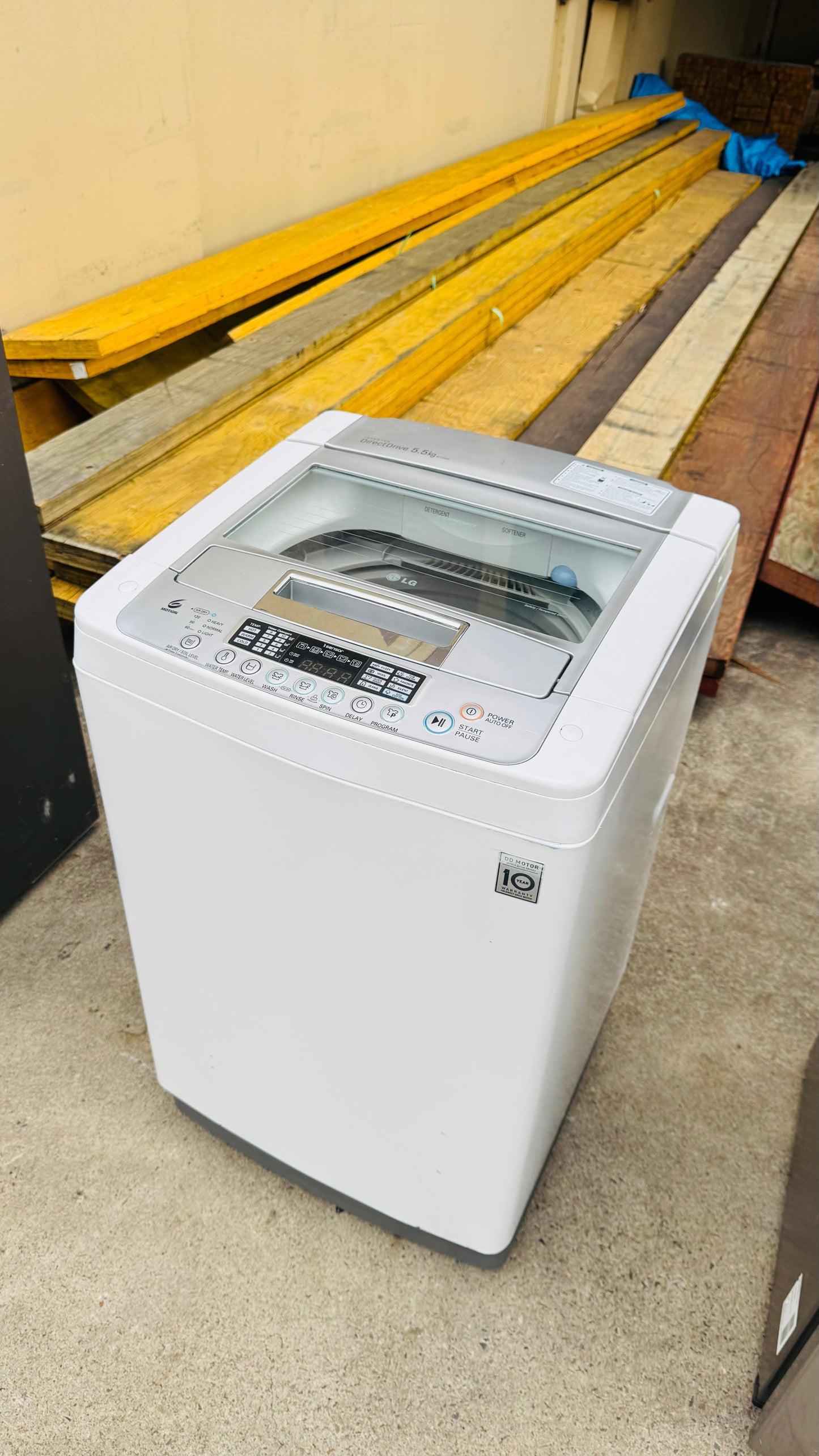 LG 5.5KGS TOP LOADER WASHING MACHINE