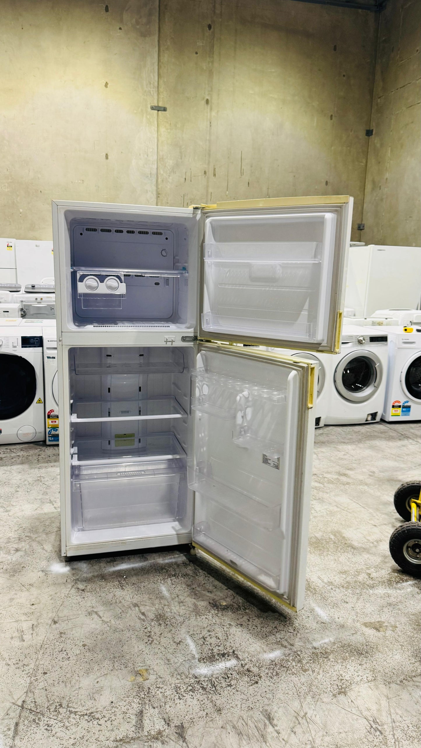 SAMSUNG 365 LITRES FRIDGE FREEZER