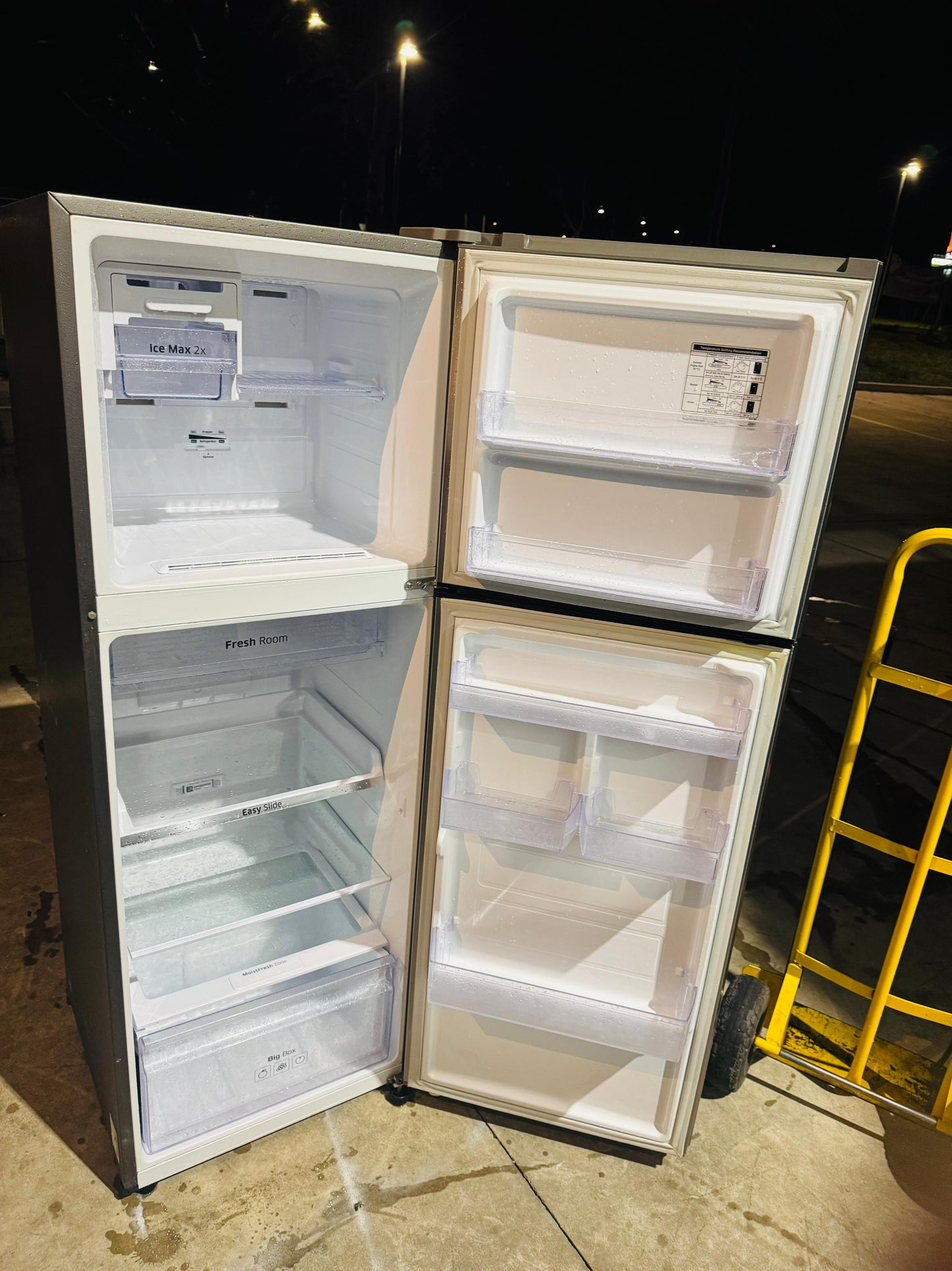 SAMSUNG 341 LITRES FRIDGE FREEZER
