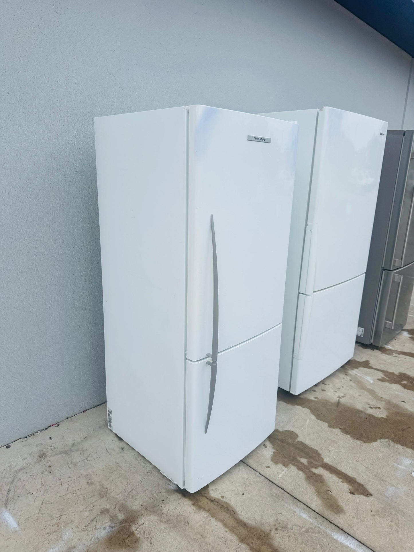 FISHER AND PAYKEL 373 LITRES FRIDGE FREEZER