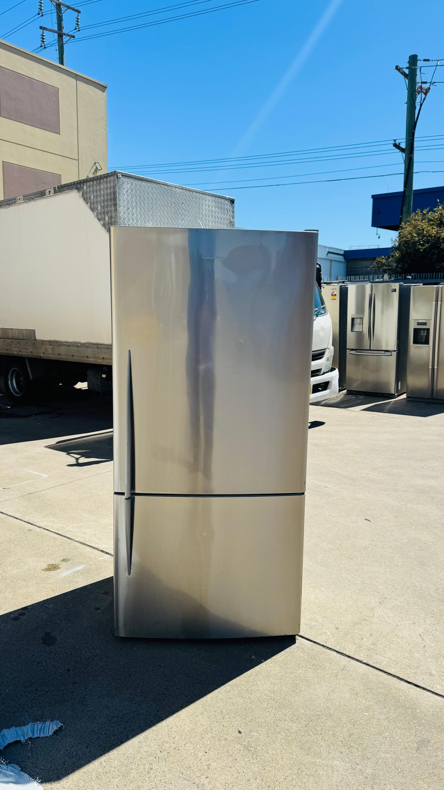 FISHER AND PAYKEL 519 LITRES FRIDGE FREEZER