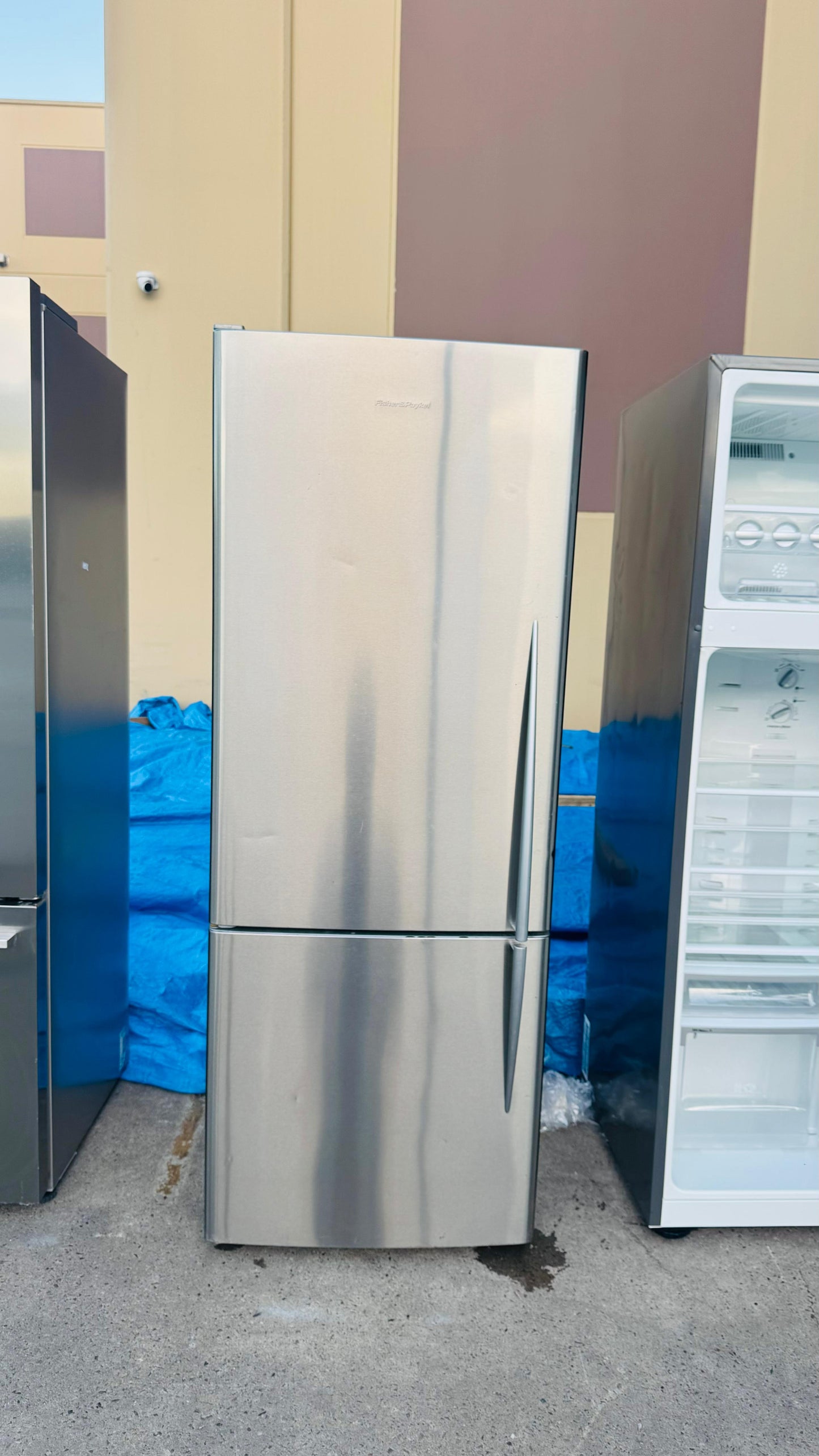 FISHER AND PAYKEL 403 LITRES FRIDGE FREEZER