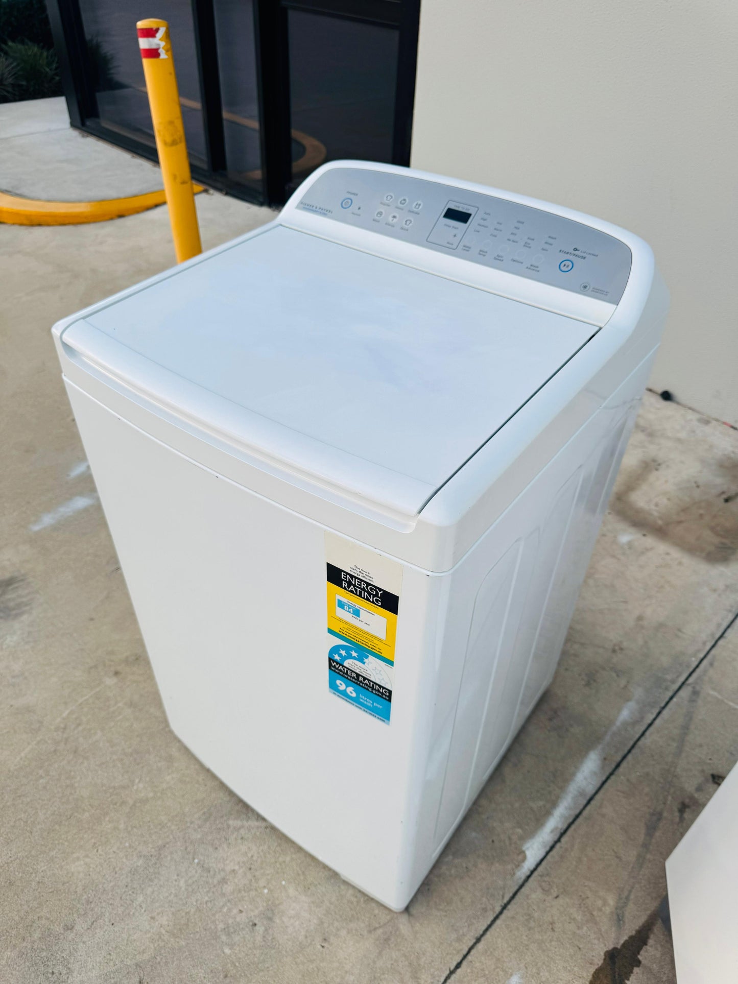 FISHER AND PAYKEL 8.5 KGS TOP LOADER WASHING MACHINE