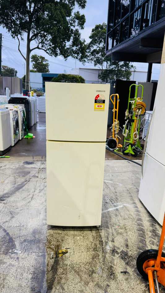 SAMSUNG 216 LITRES FRIDGE FREEZER