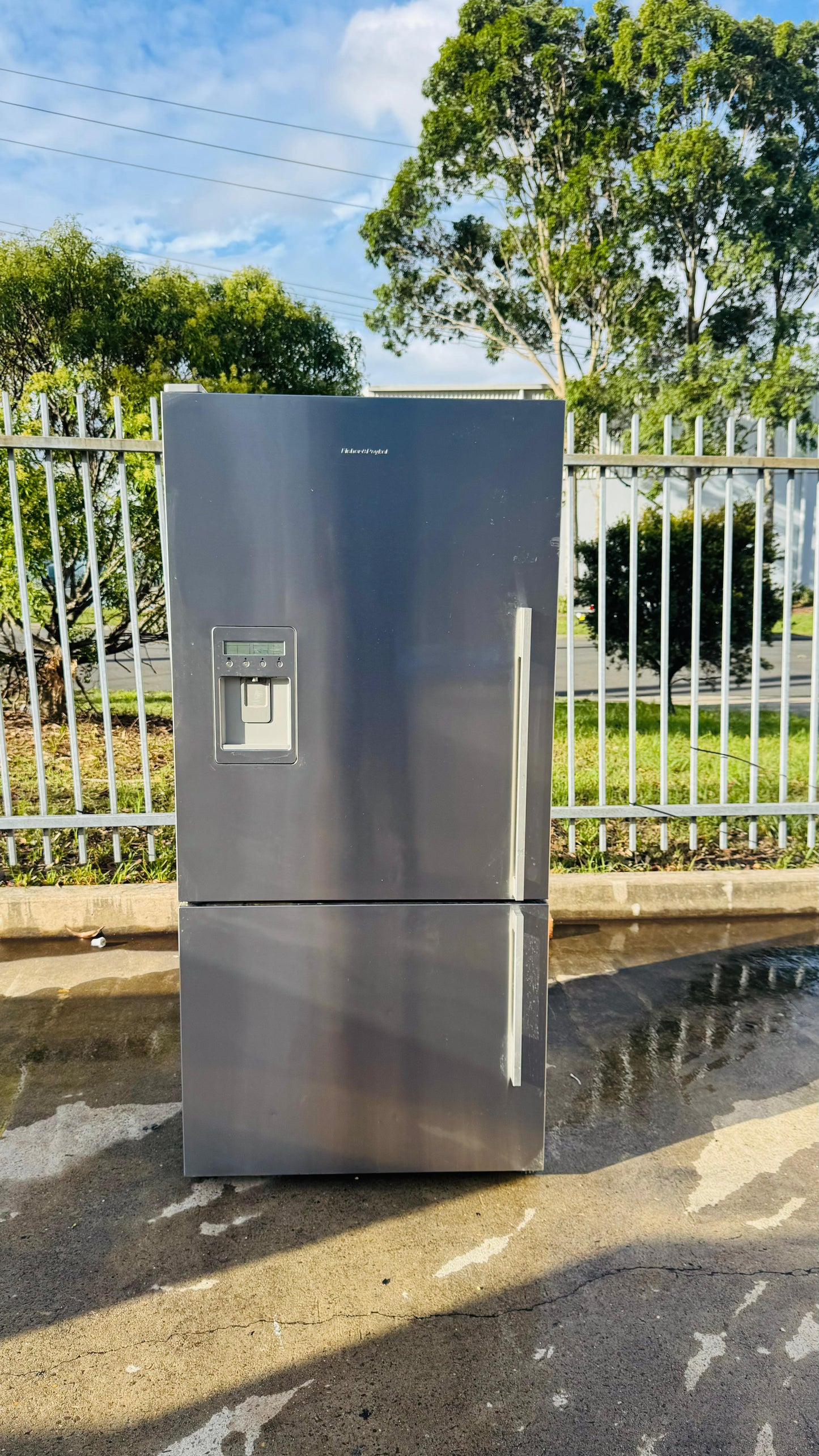 FISHER AND PAYKEL 519 LITRES FRIDGE FREEZER