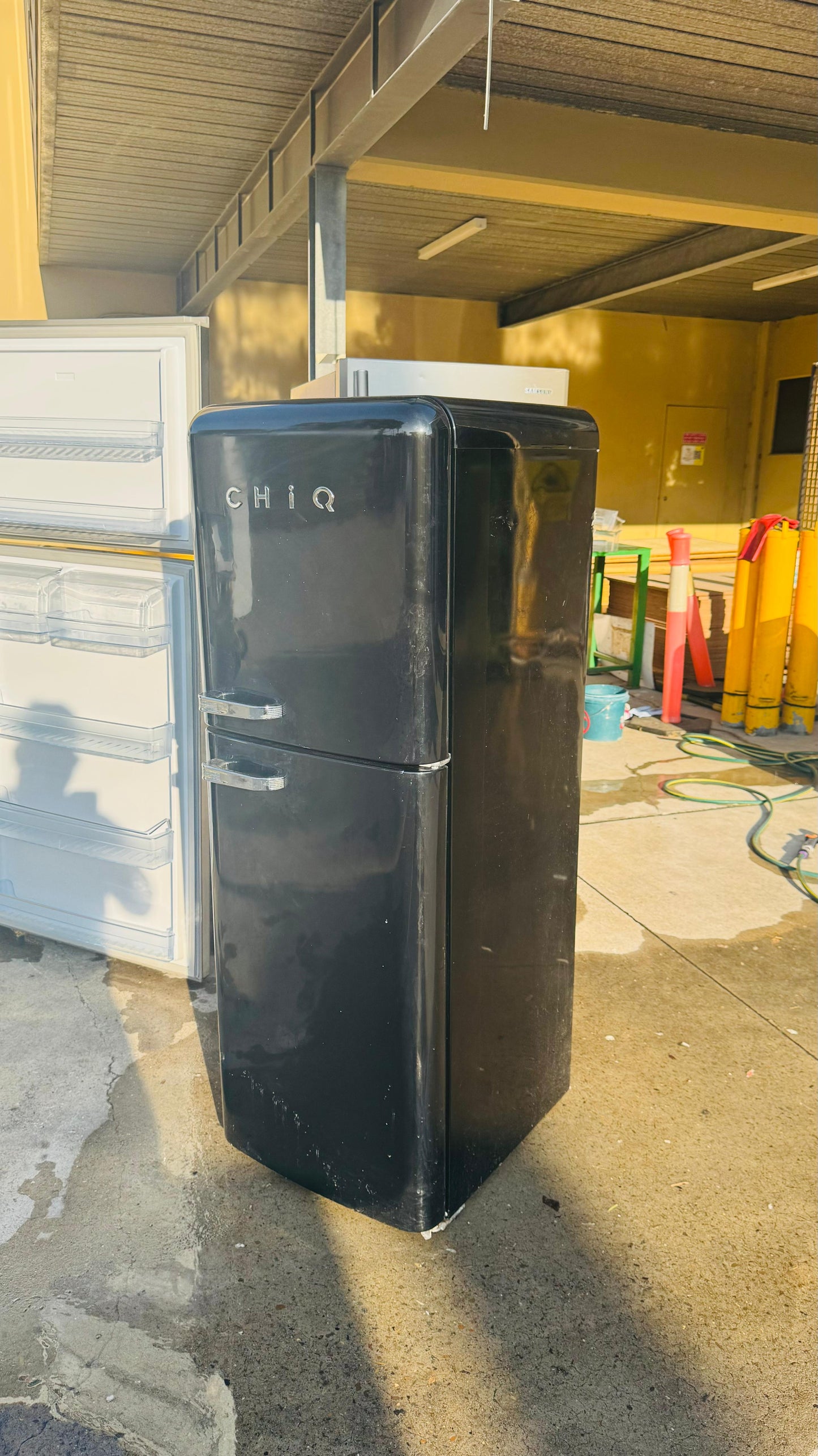 CHIQ 216 LITRES FRIDGE FREEZER