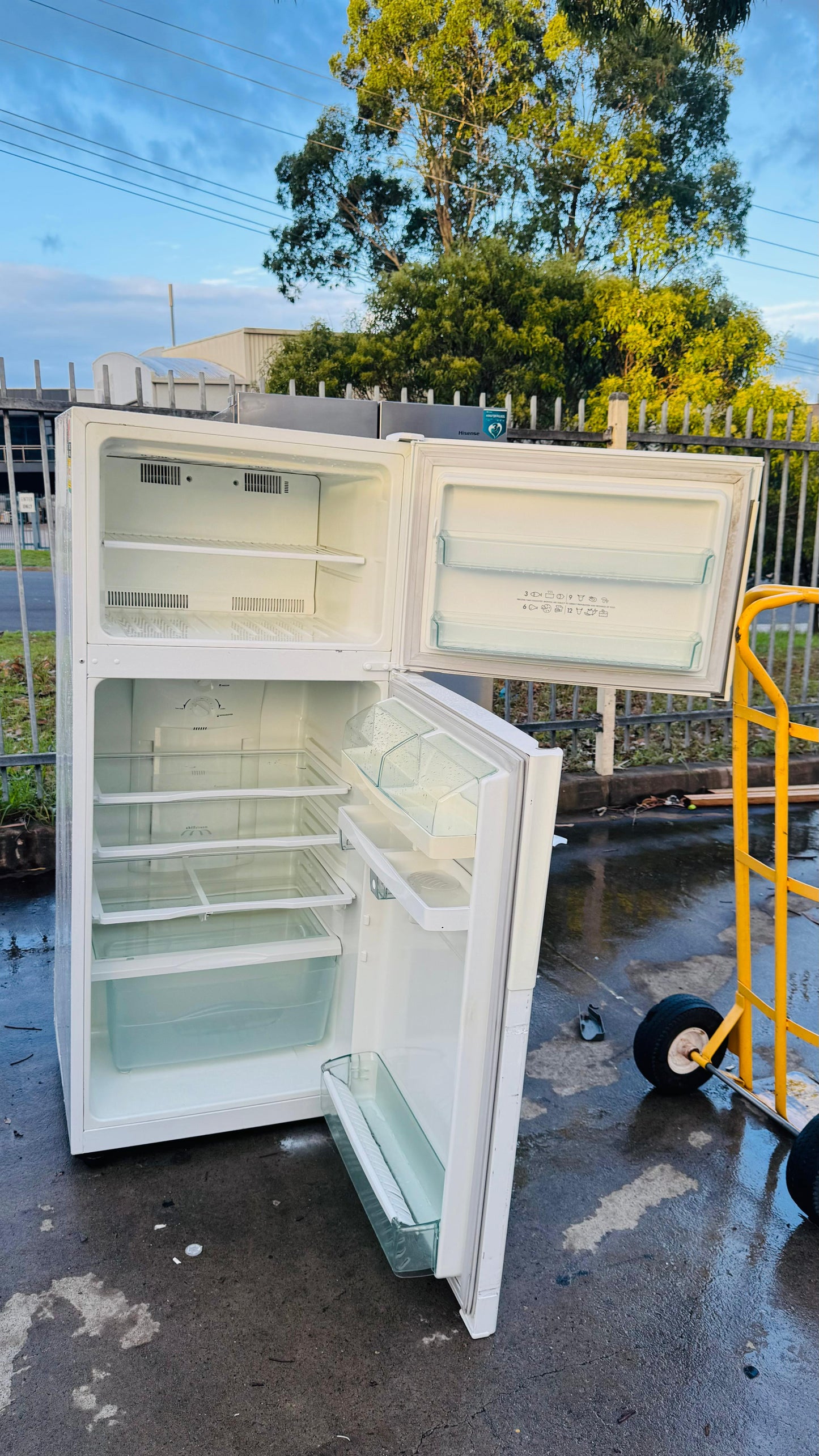 WESTINGHOUSE 416 LITRES FRIDGE FREEZER