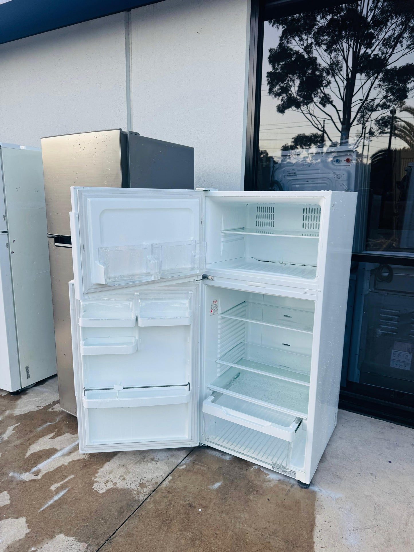 FISHER AND PAYKEL 329 LITRES FRIDGE FREEZER