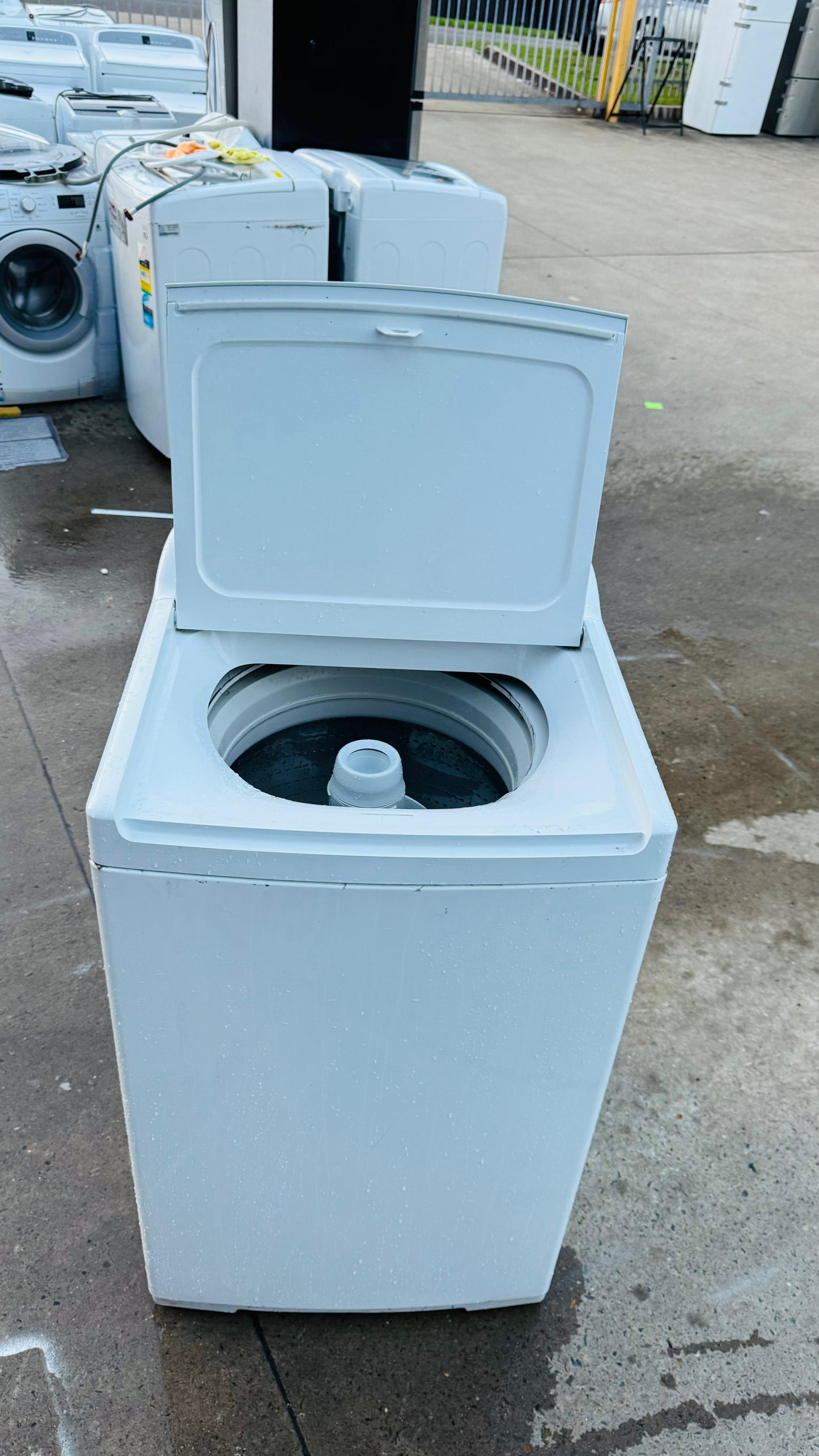 FISHER AND PAYKEL 8KGS TOP LOADER WASHING MACHINE