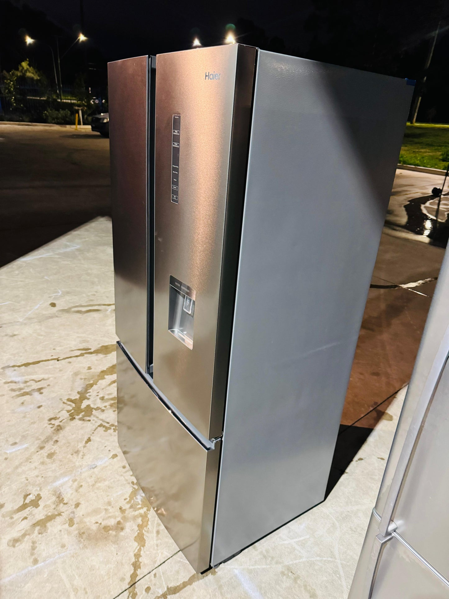 HAIER 514 LITRES FRIDGE FREEZER & NON PLUMBED WATER DISPENSER
