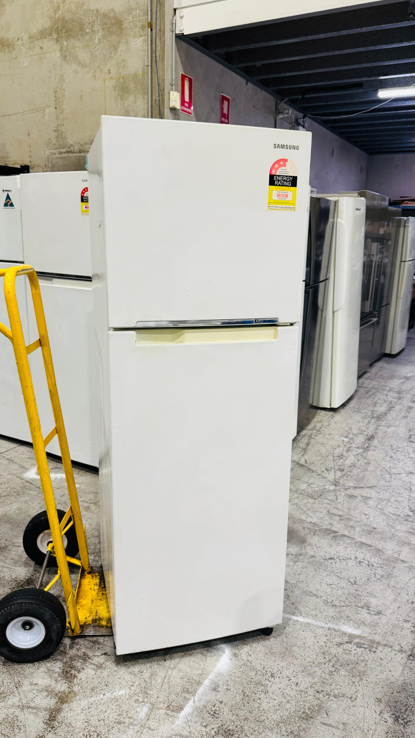 SAMSUNG 341 LITRES FRIDGE FREEZER