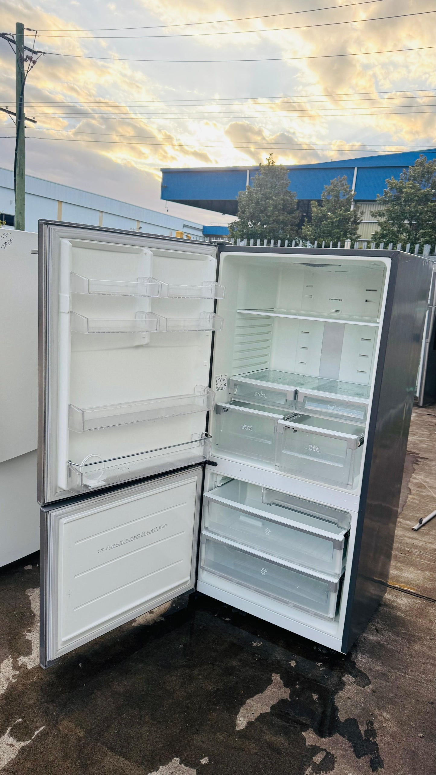 ELECTROLUX 510 LITRES FRIDGE FREEZER