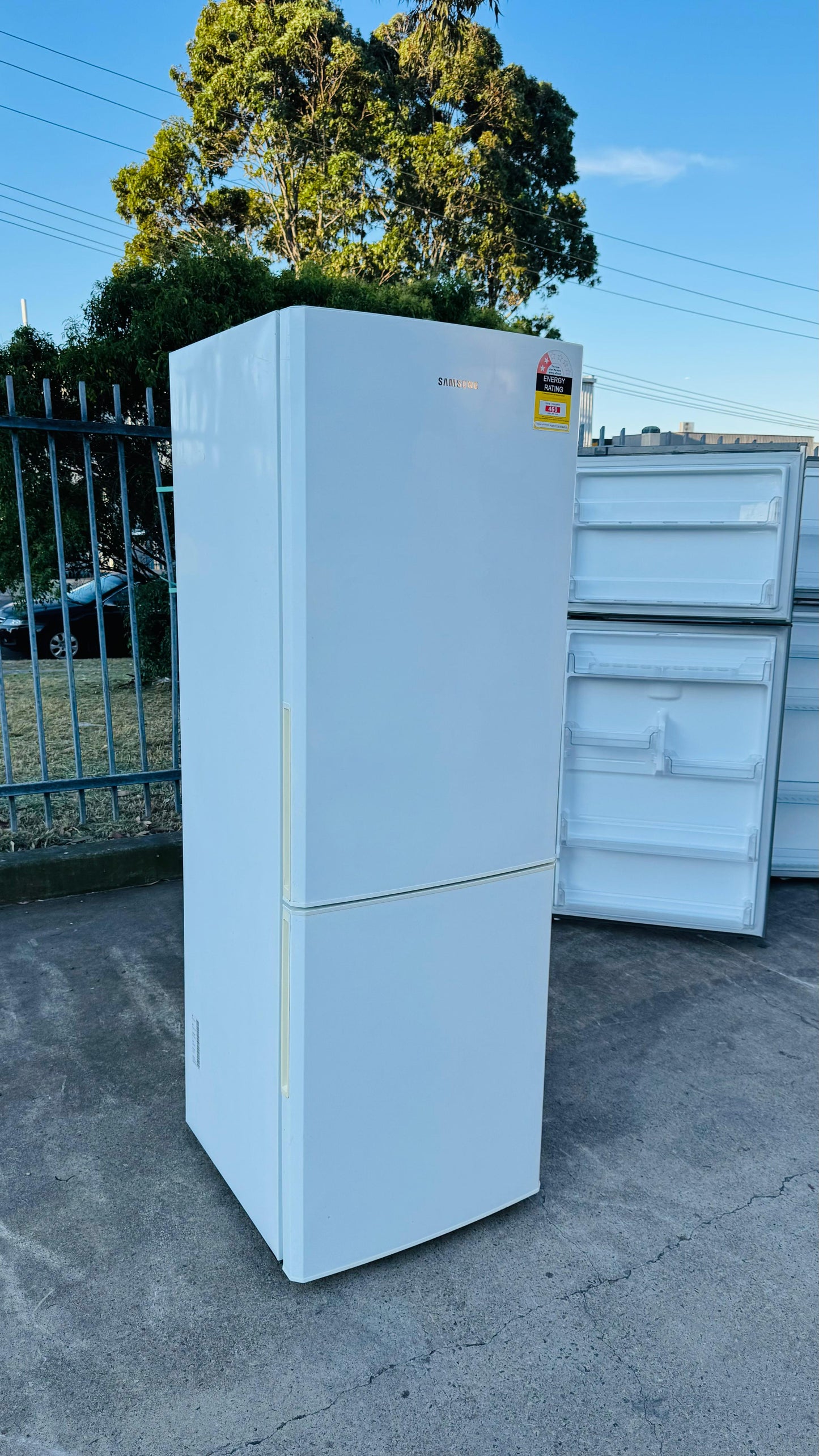 SAMSUNG 324 LITRES FRIDGE FREEZER