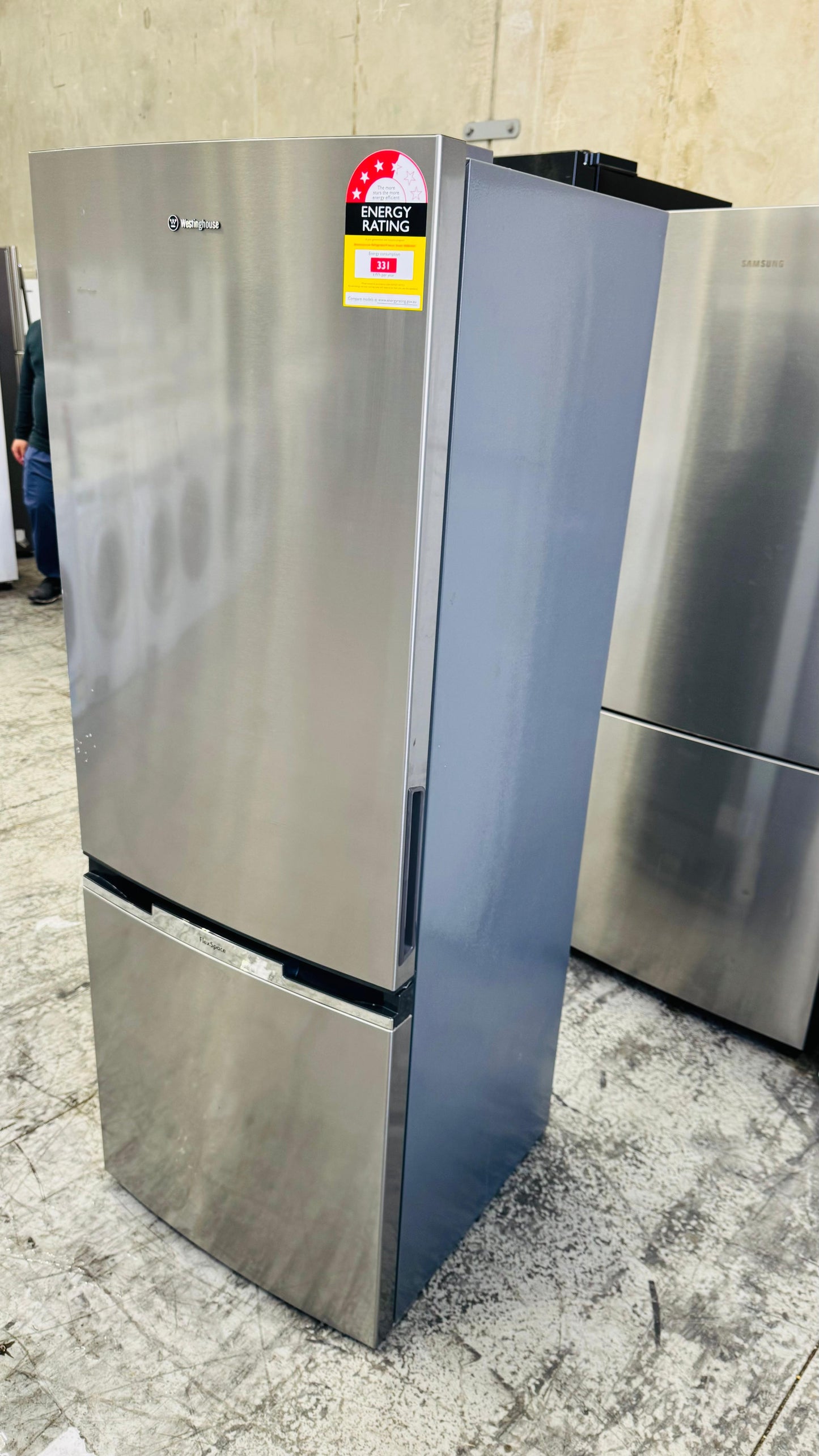 WESTINGHOUSE 340 LITRES FRIDGE FREEZER