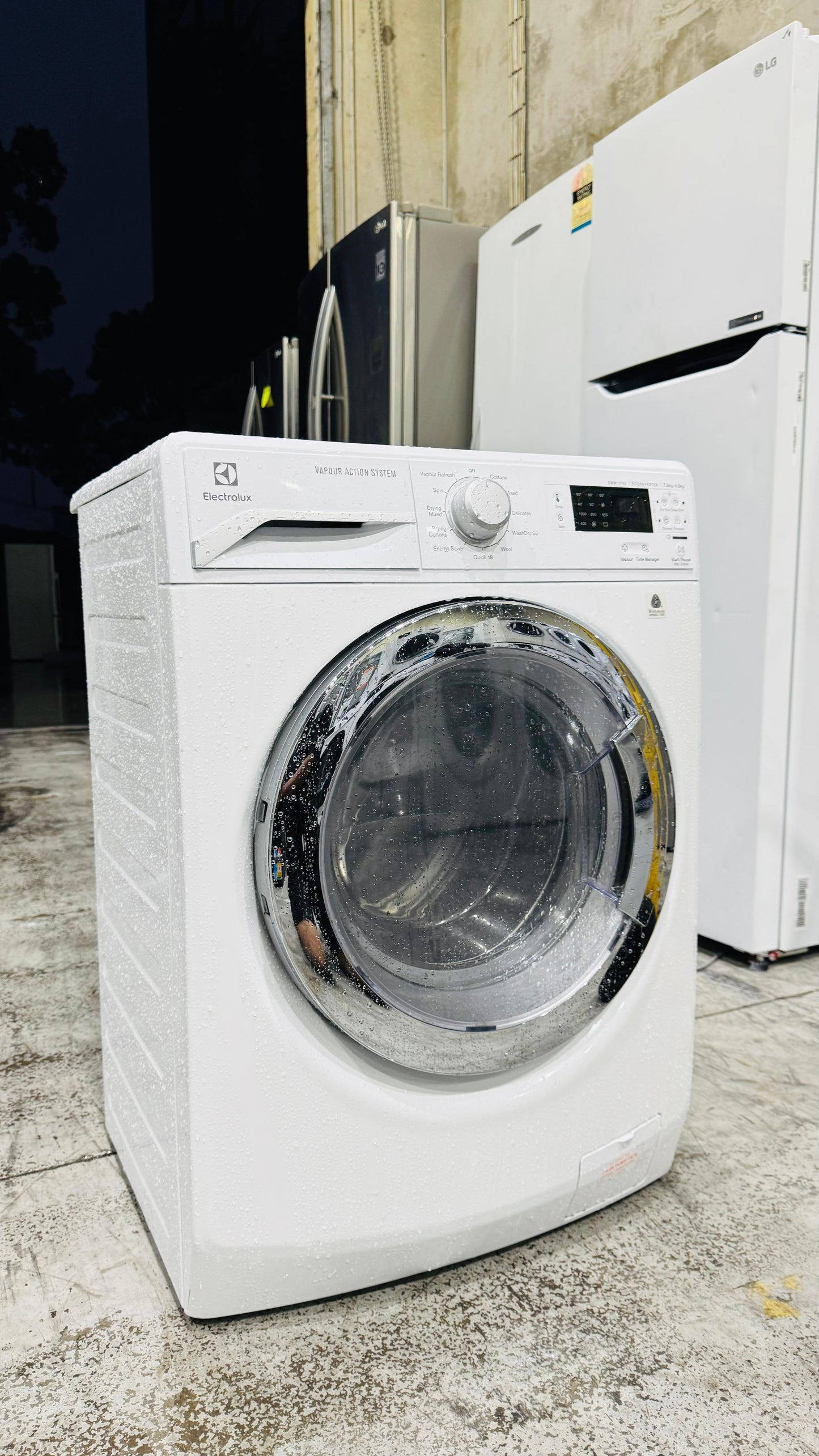 ELECTROLUX 7.5KGS FRONT LOADER WASHING MACHINE