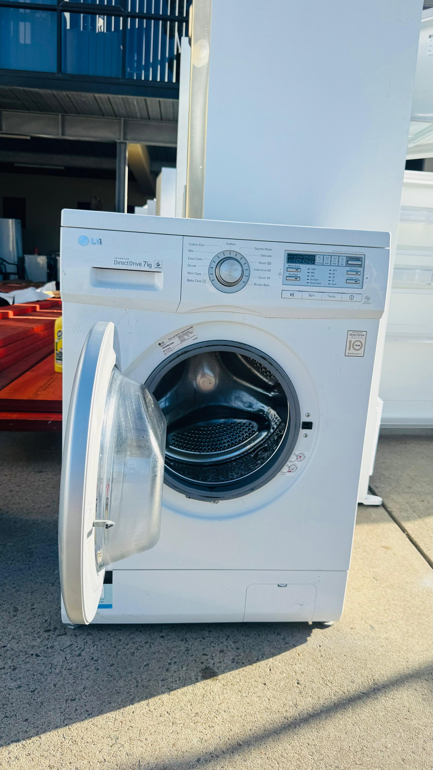 LG 7KGS FRONT LOADER WASHING MACHINE