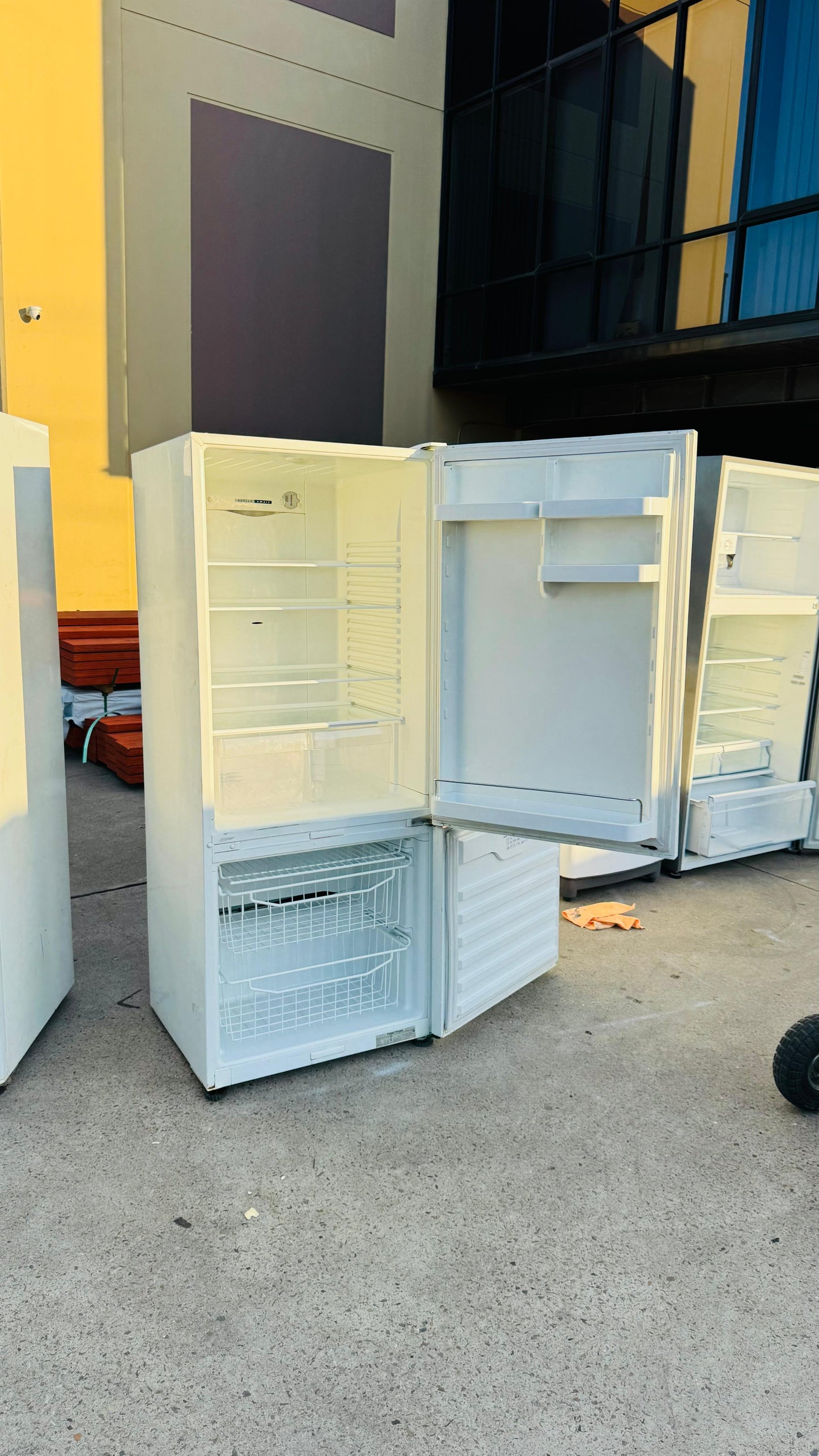 FISHER AND PAYKEL 442 LITRES FRIDGE FREEZER