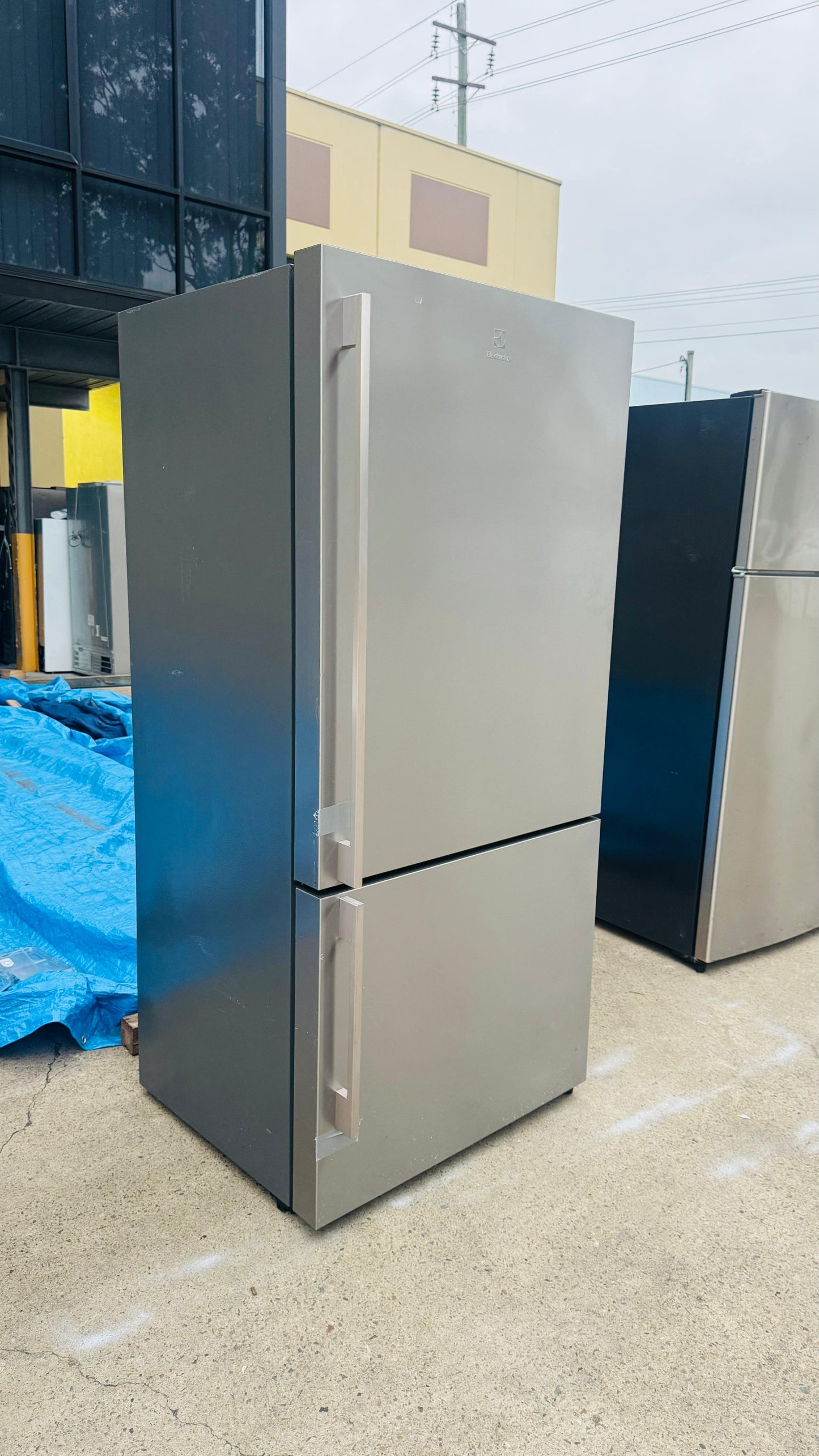 ELECTOLUX 529 LITRES FRIDGE FREEZER