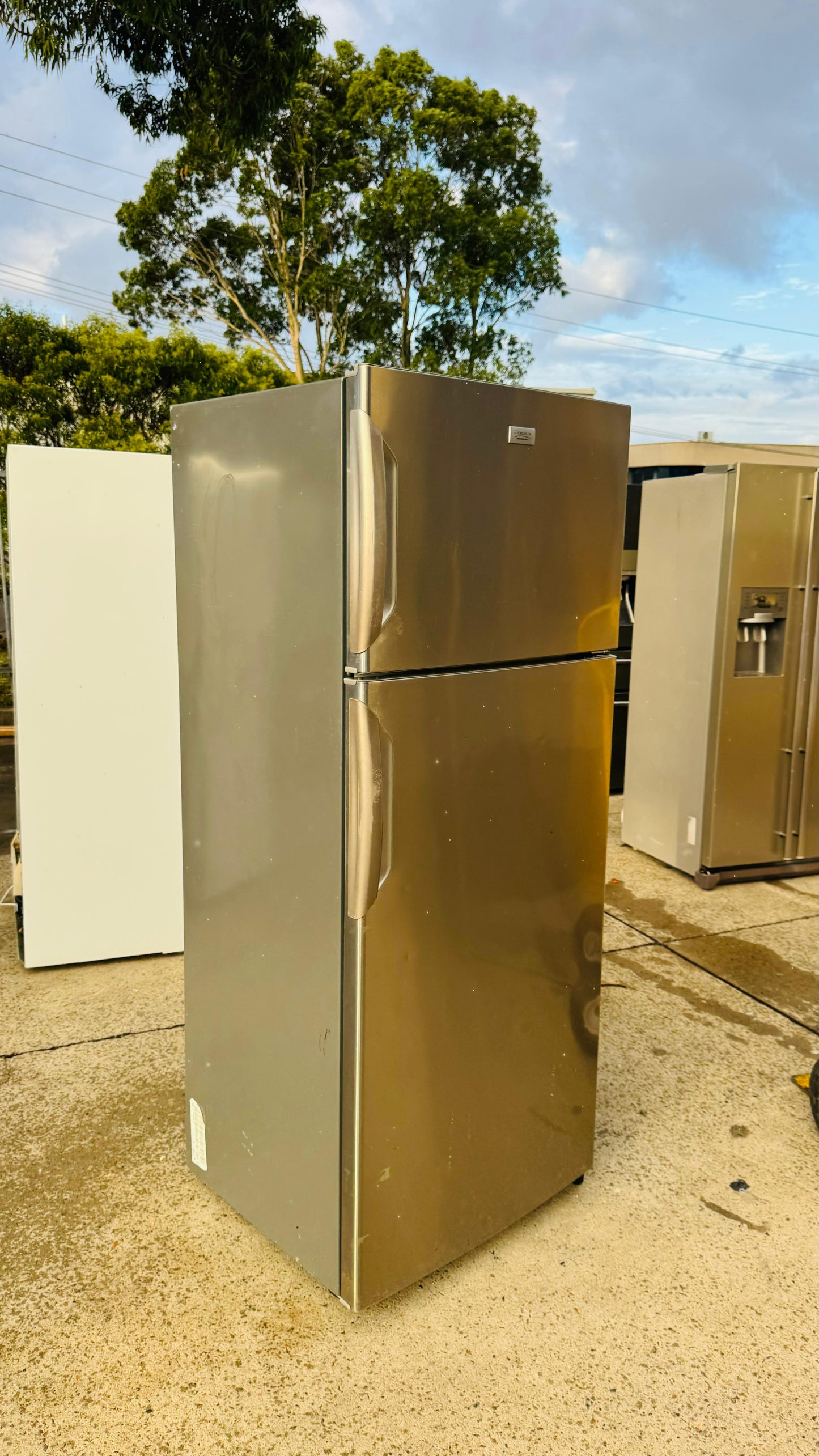 ELECTROLUX 390 LITRES FRIDGE FREEZER