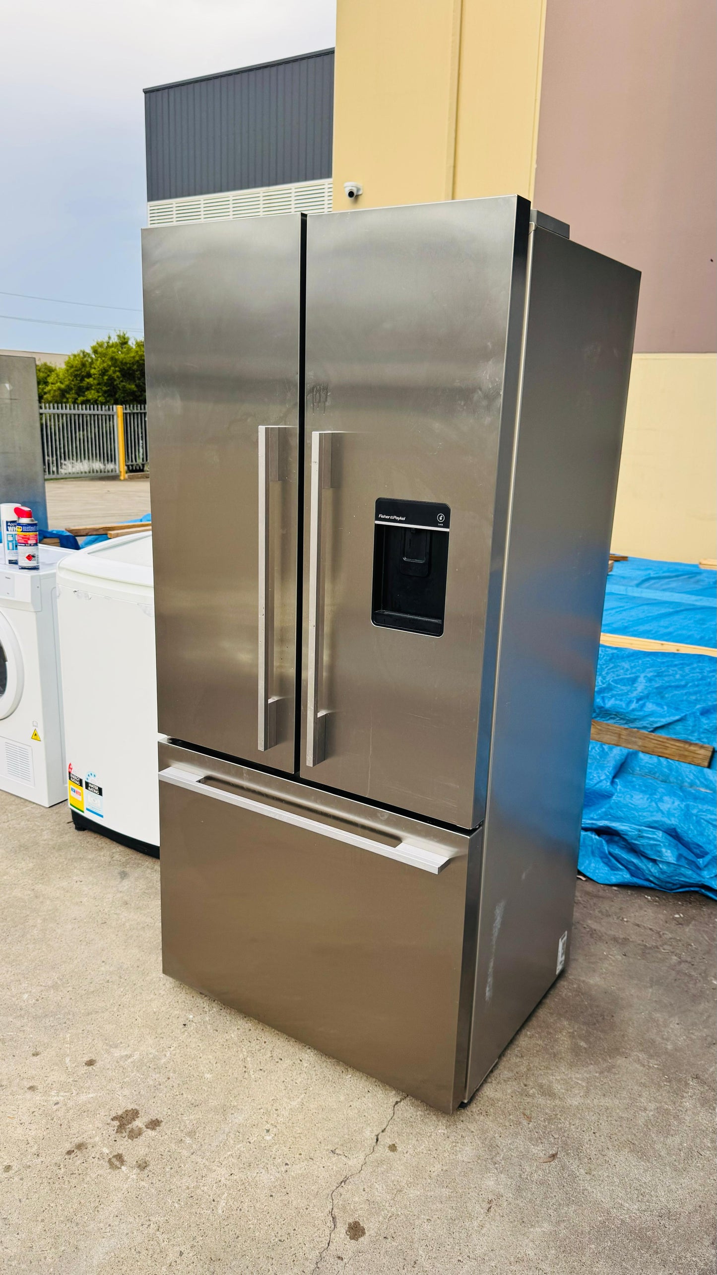 FISHER AND PAYKEL 519 LITRES FRIDGE FREEZER