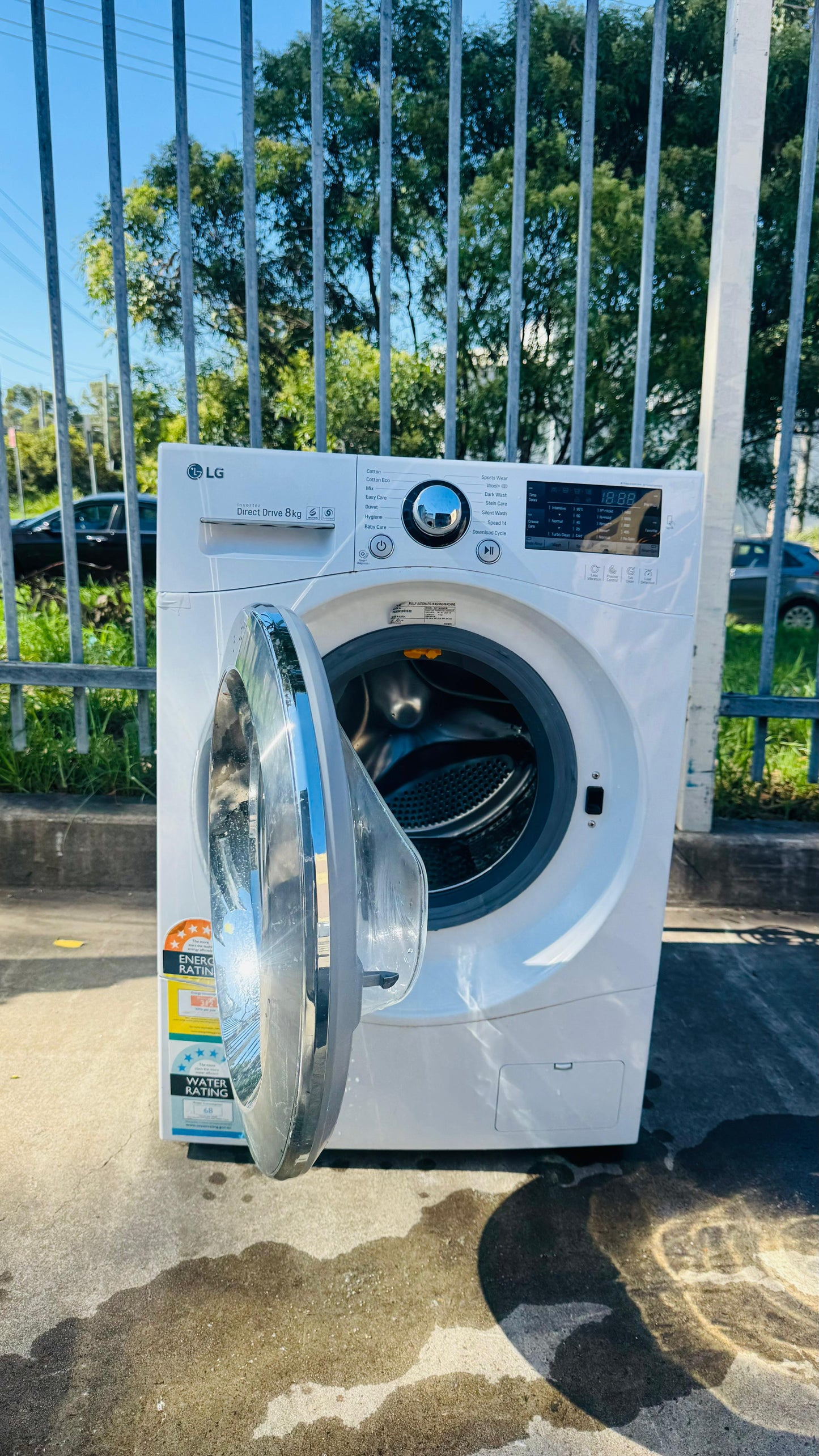 LG 8KGS FRONT LOADER WASHING MACHINE